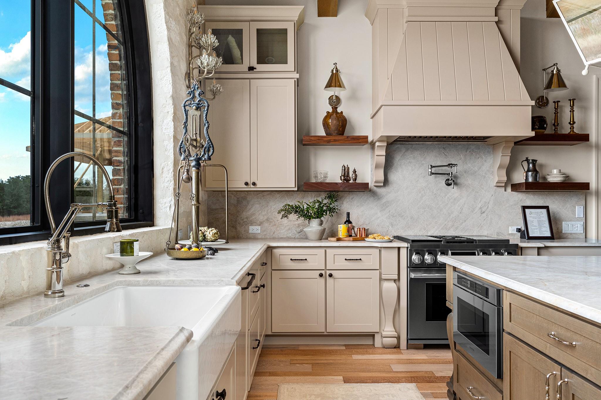 4412 Comanche Trace Dr, Kerrville, TX 78028