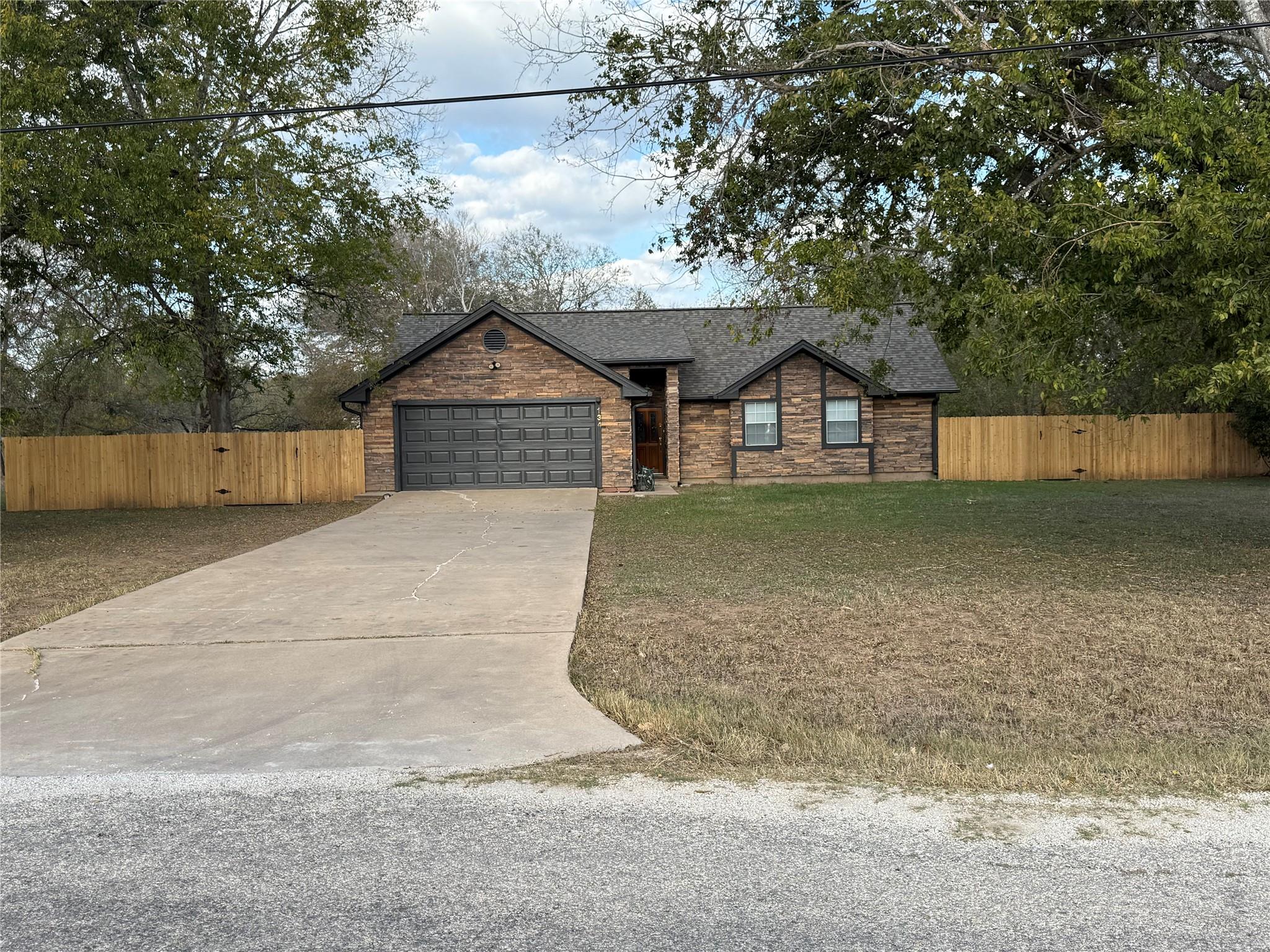 134 Laumaia Ln, Bastrop, TX 78602