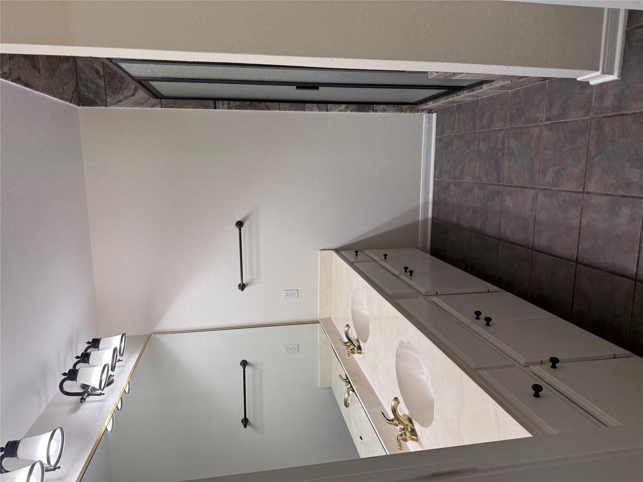 134 Laumaia Ln, Bastrop, TX 78602