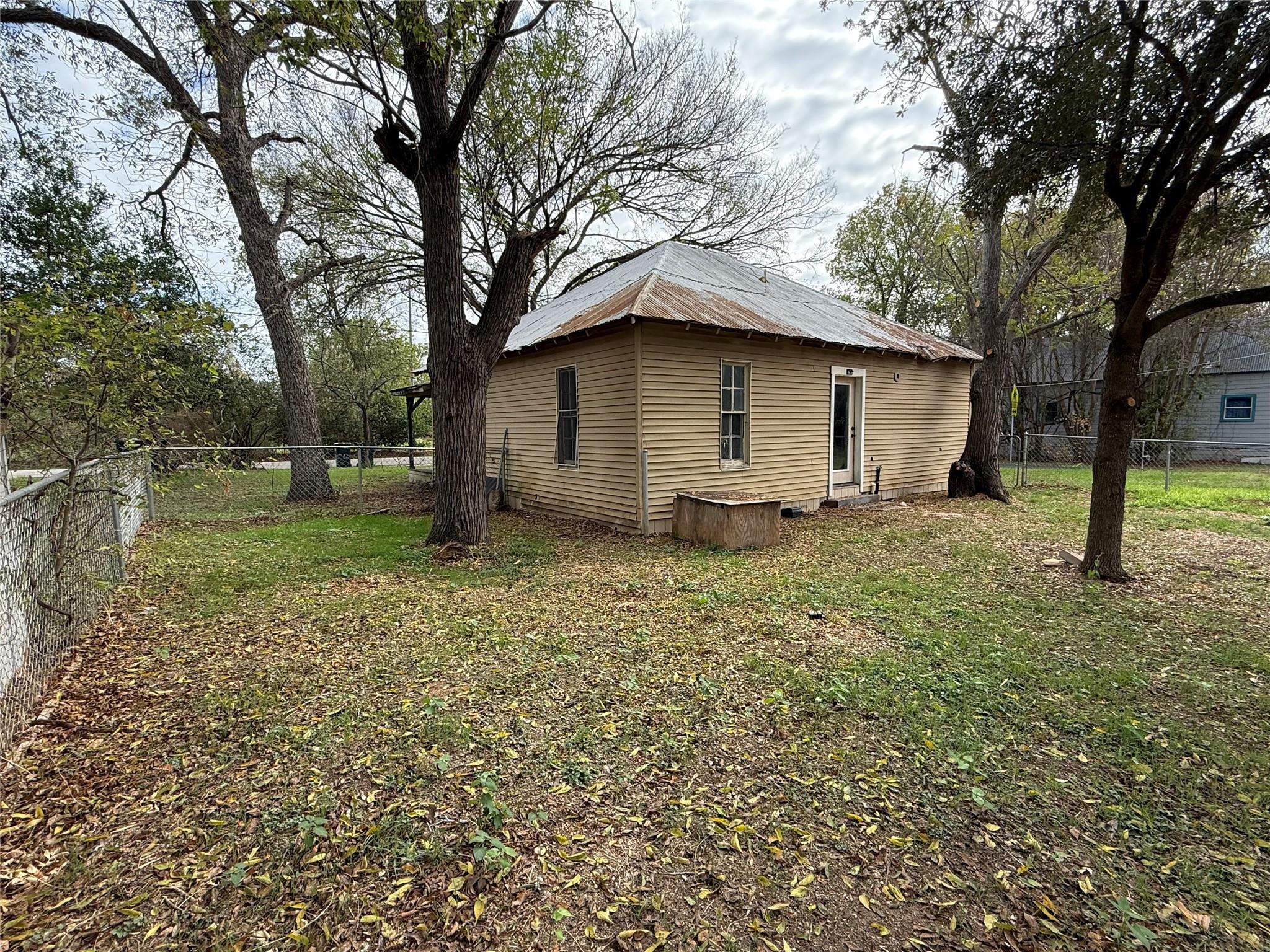 1402 Fayette St, Bastrop, TX 78602