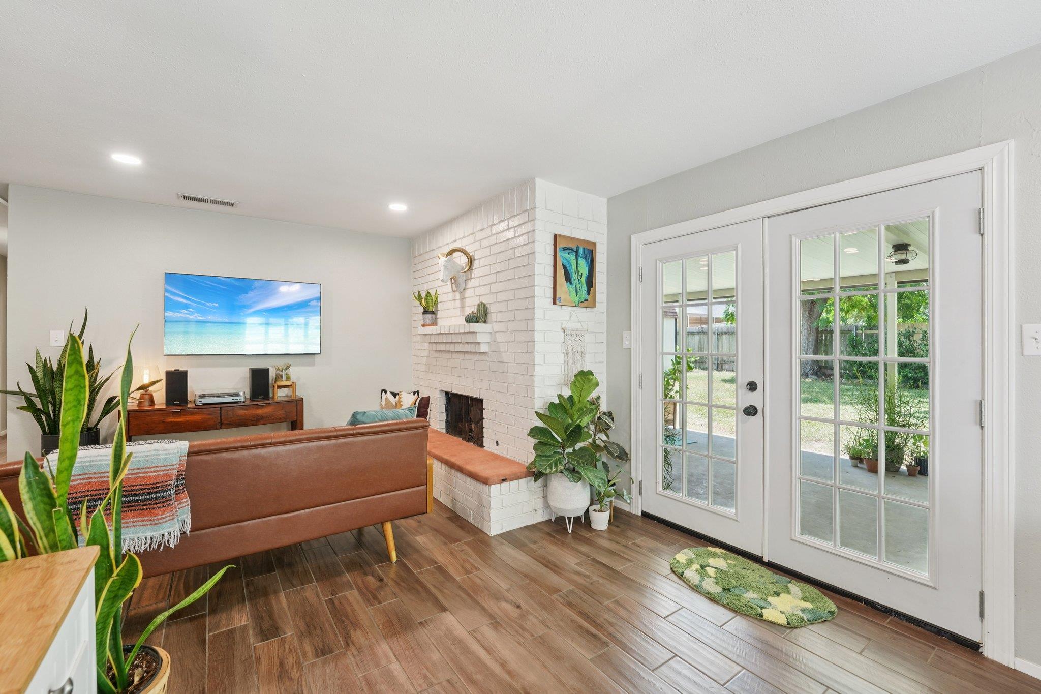 1213 S Trace Dr, Austin, TX 78745