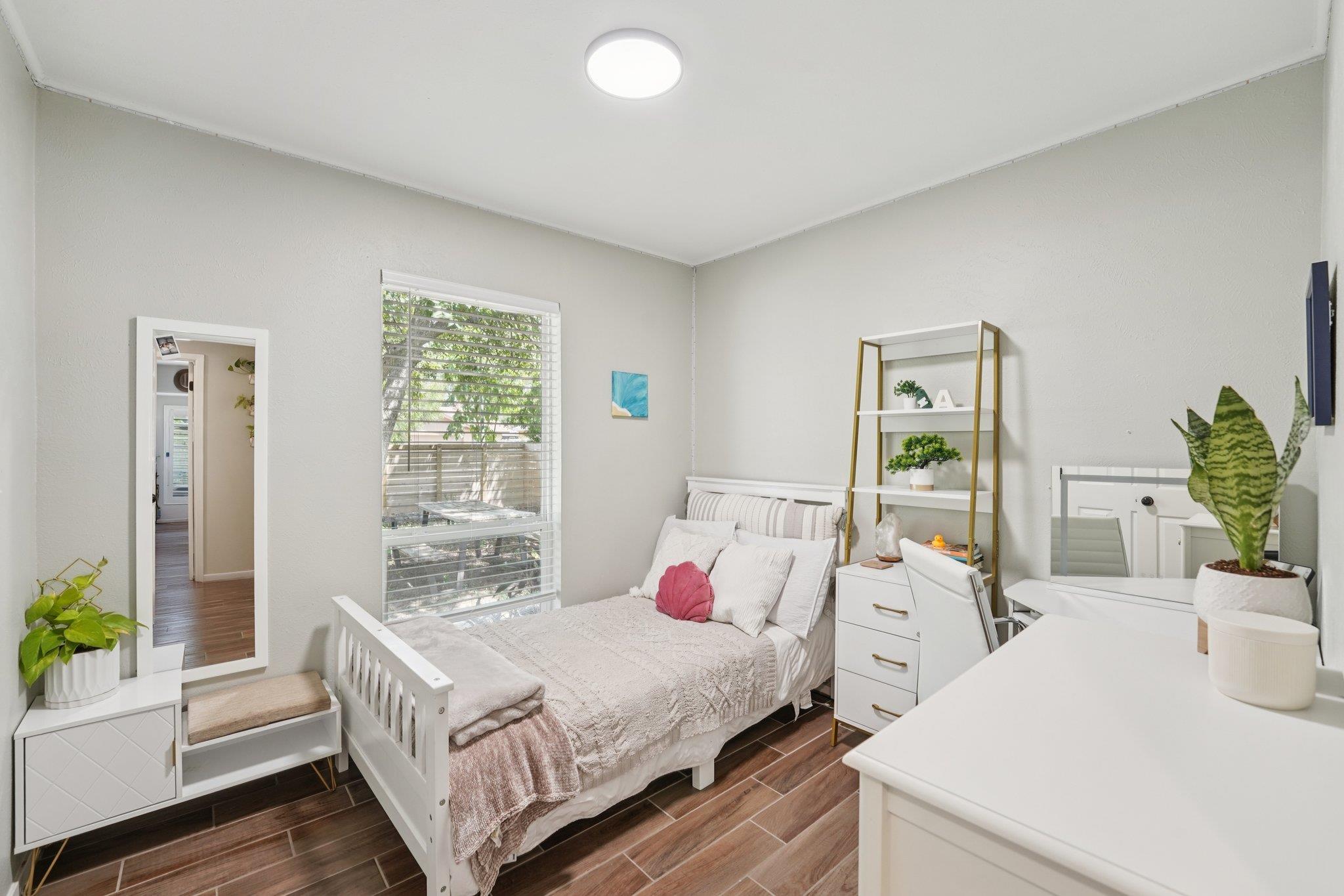 1213 S Trace Dr, Austin, TX 78745