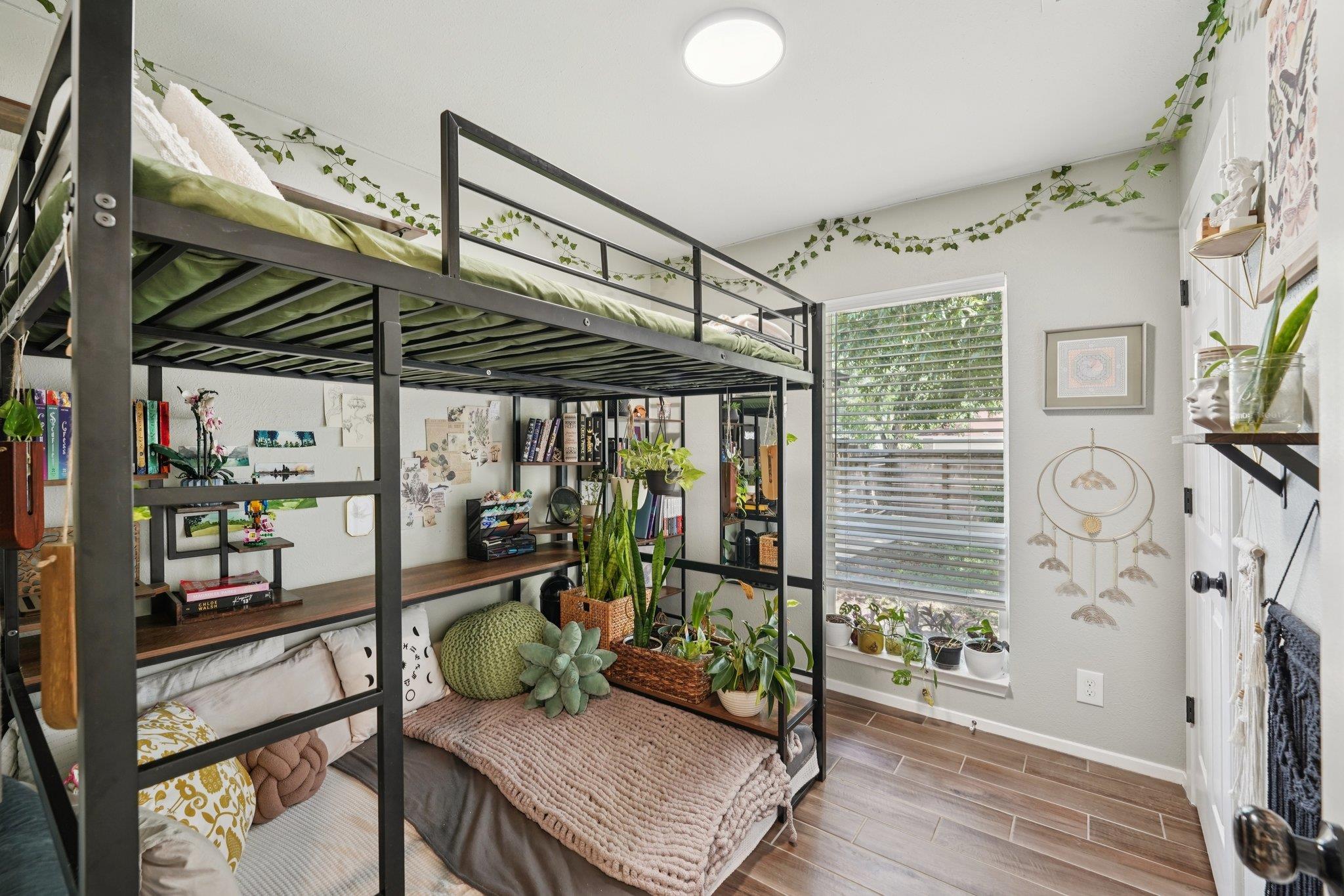 1213 S Trace Dr, Austin, TX 78745