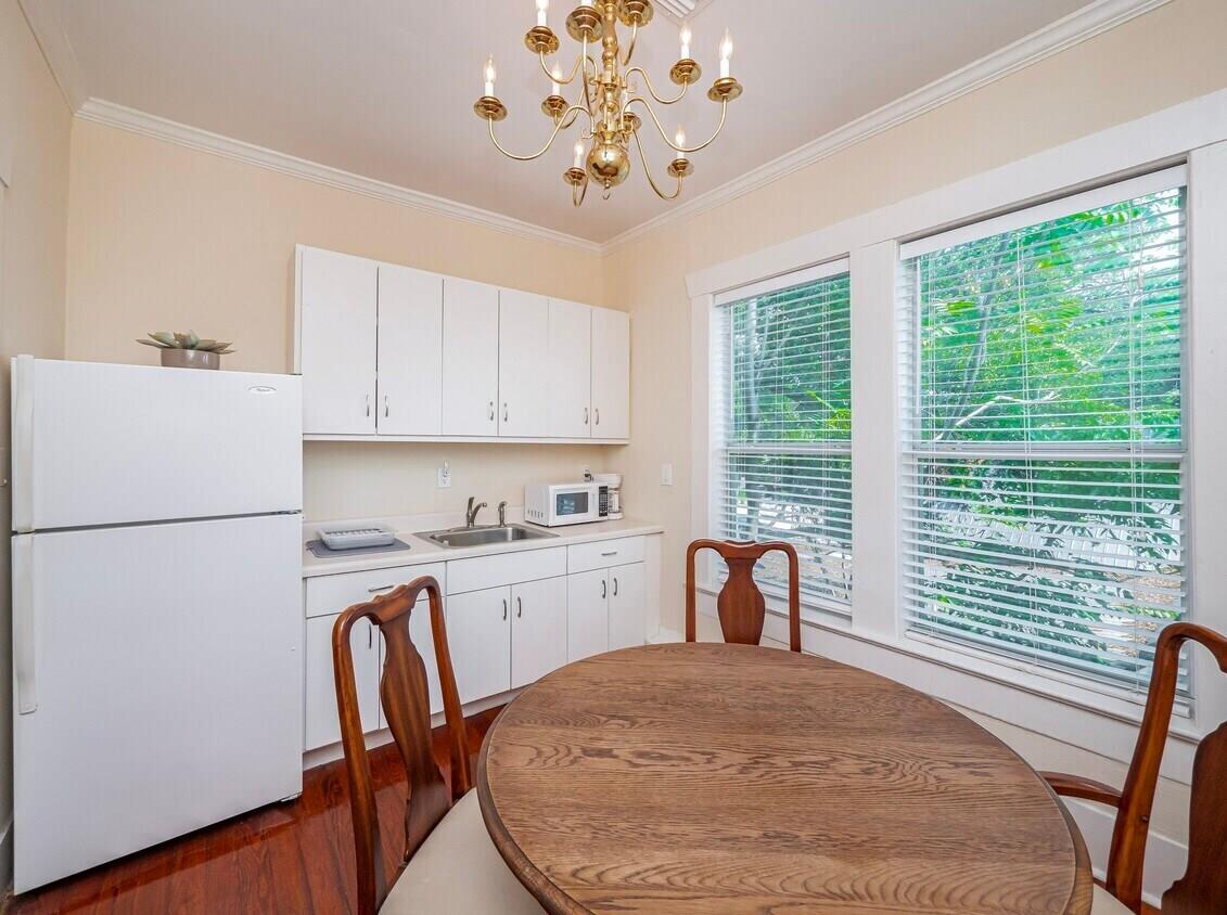 1159 Navasota St, Austin, TX 78702