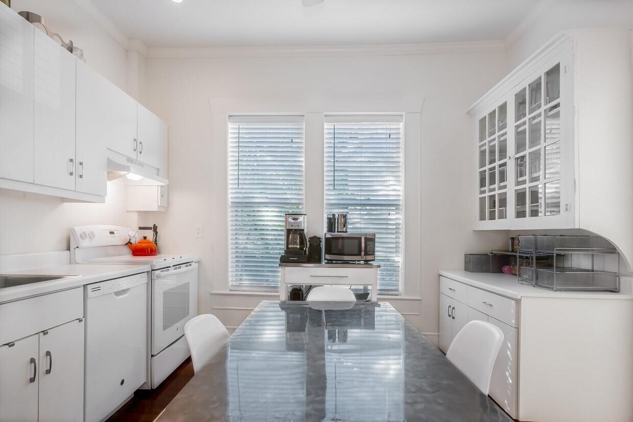 1159 Navasota St, Austin, TX 78702