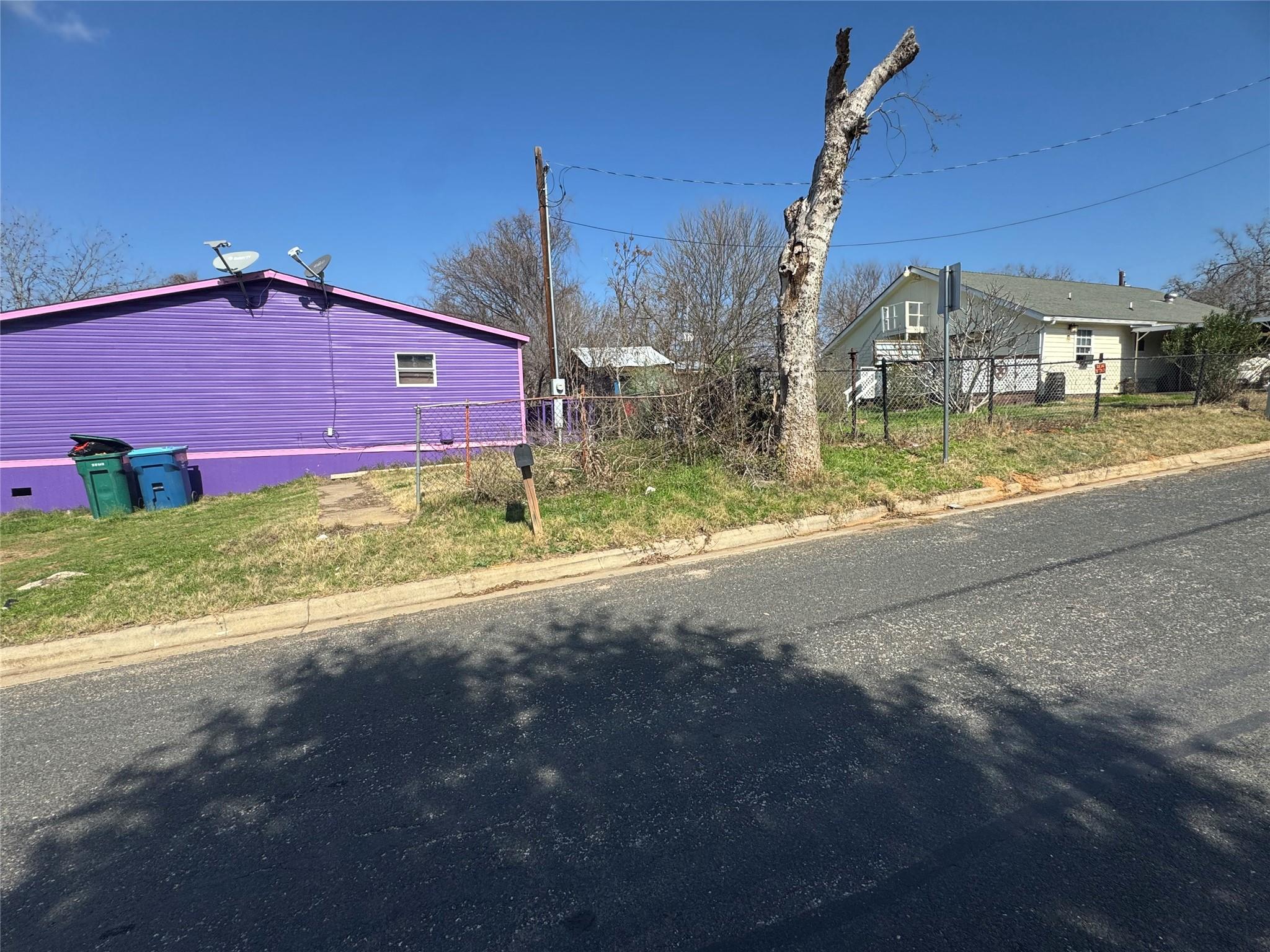 404 W Cleveland St # 1/2, Elgin, TX 78621