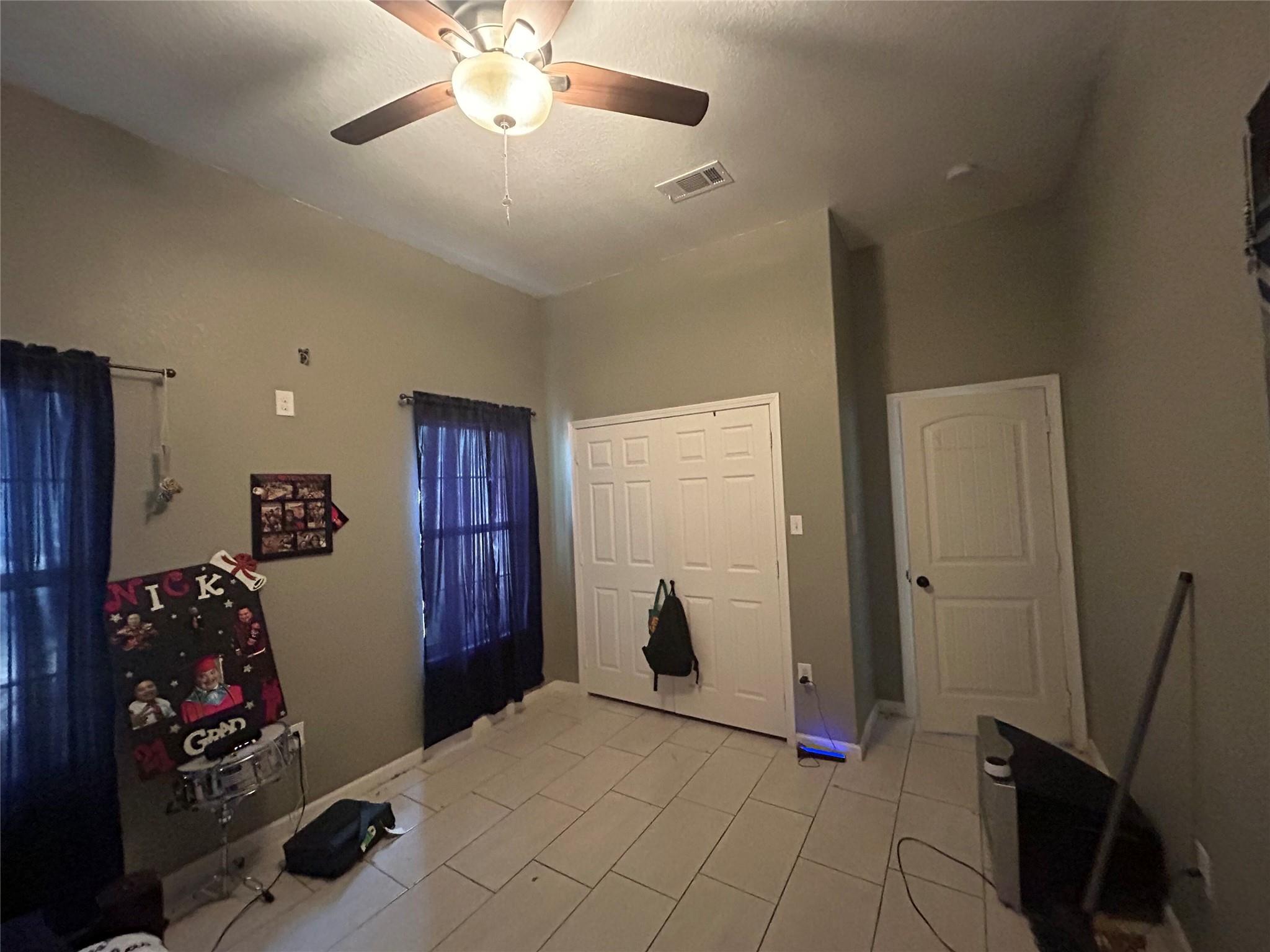 3907 Waterwood Pass Dr, Elmendorf, TX 78112