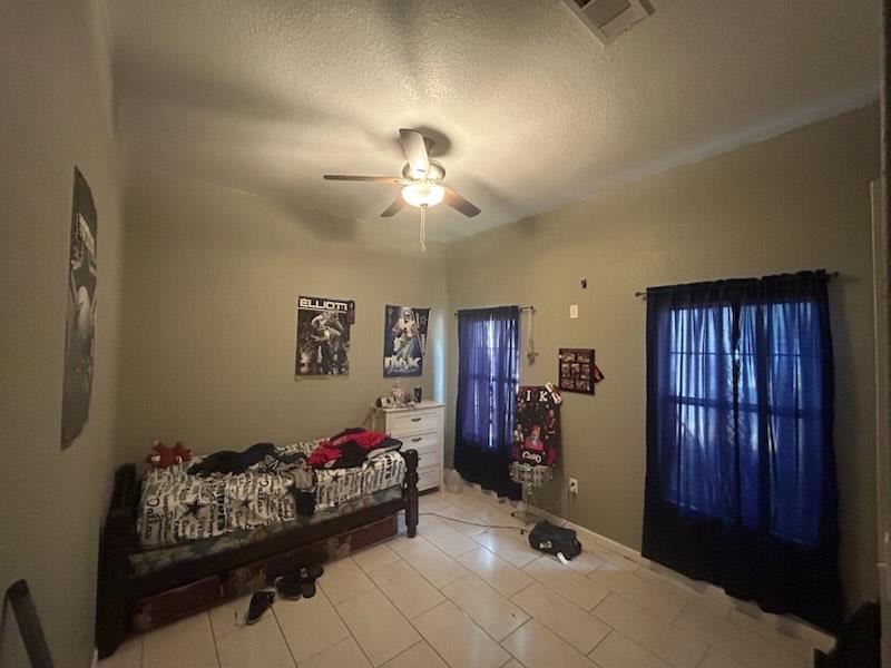 3907 Waterwood Pass Dr, Elmendorf, TX 78112