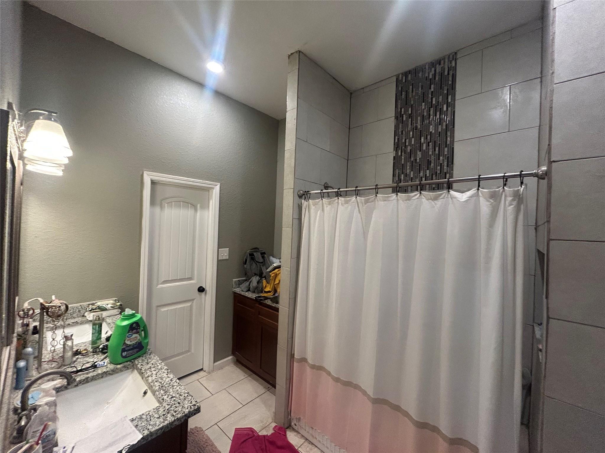 3907 Waterwood Pass Dr, Elmendorf, TX 78112