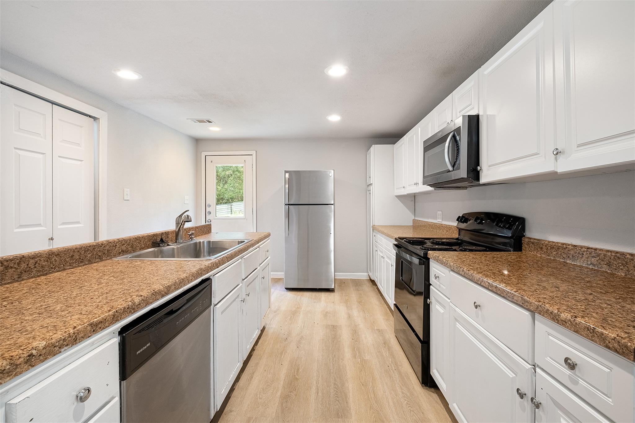 143 Old Piney Trl # B, Paige, TX 78659