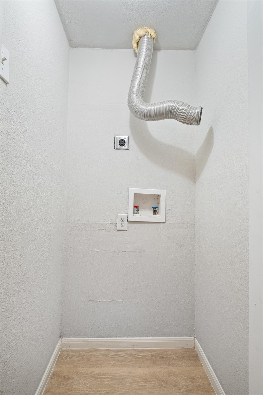 143 Old Piney Trl # B, Paige, TX 78659