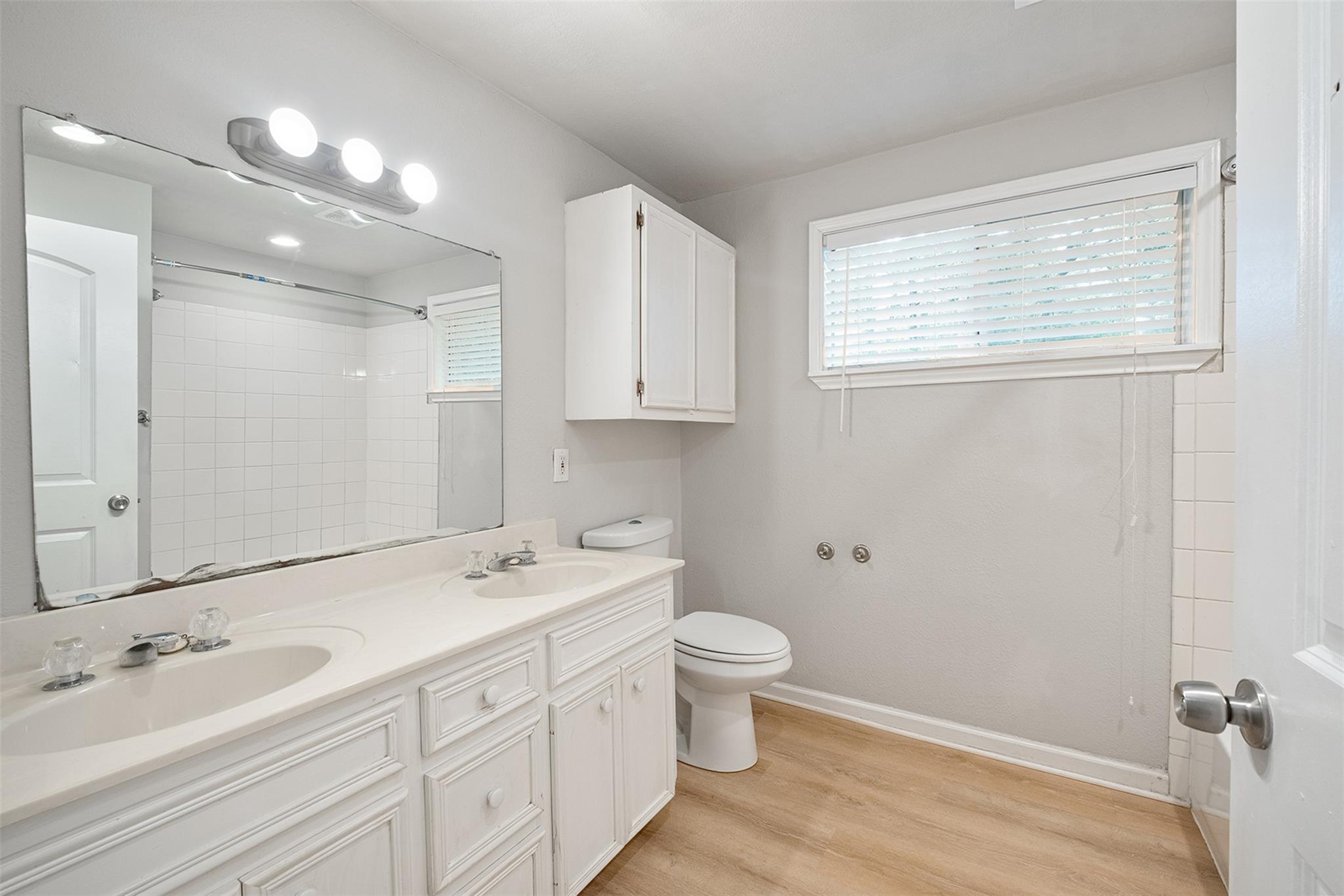 143 Old Piney Trl # B, Paige, TX 78659