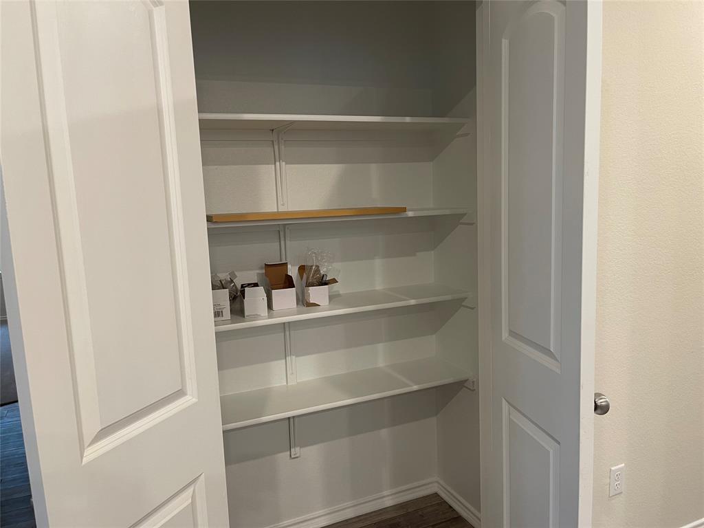 105 Onna St, Taylor, TX 76574