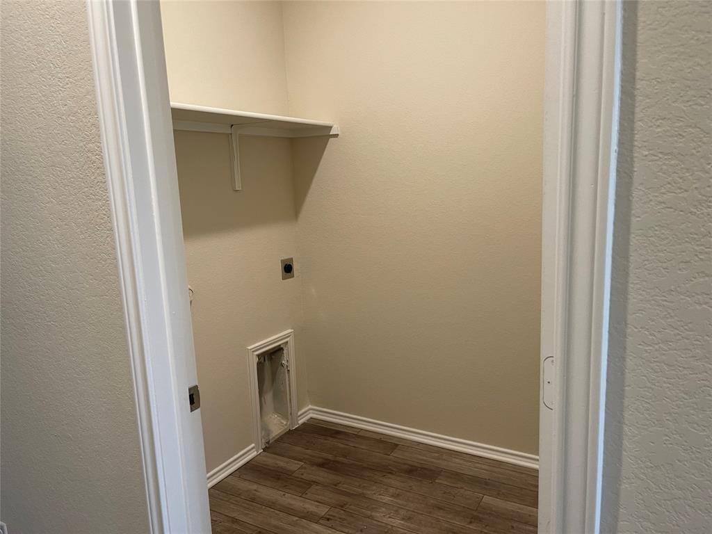 105 Onna St, Taylor, TX 76574