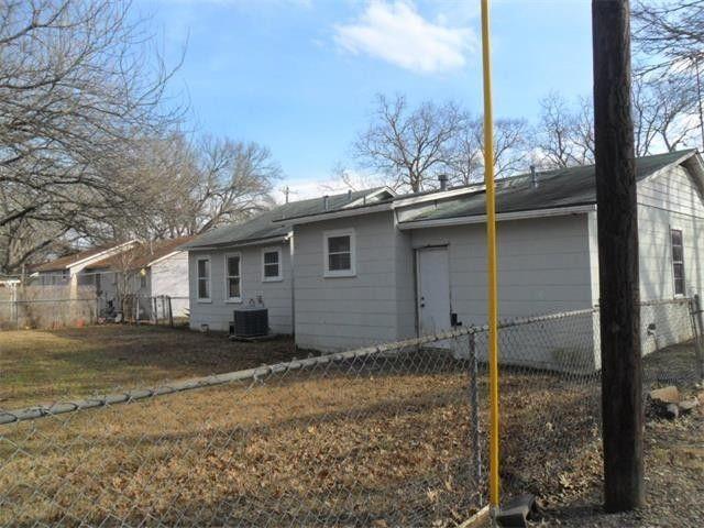 1409 W San Antonio St, Lockhart, TX 78644