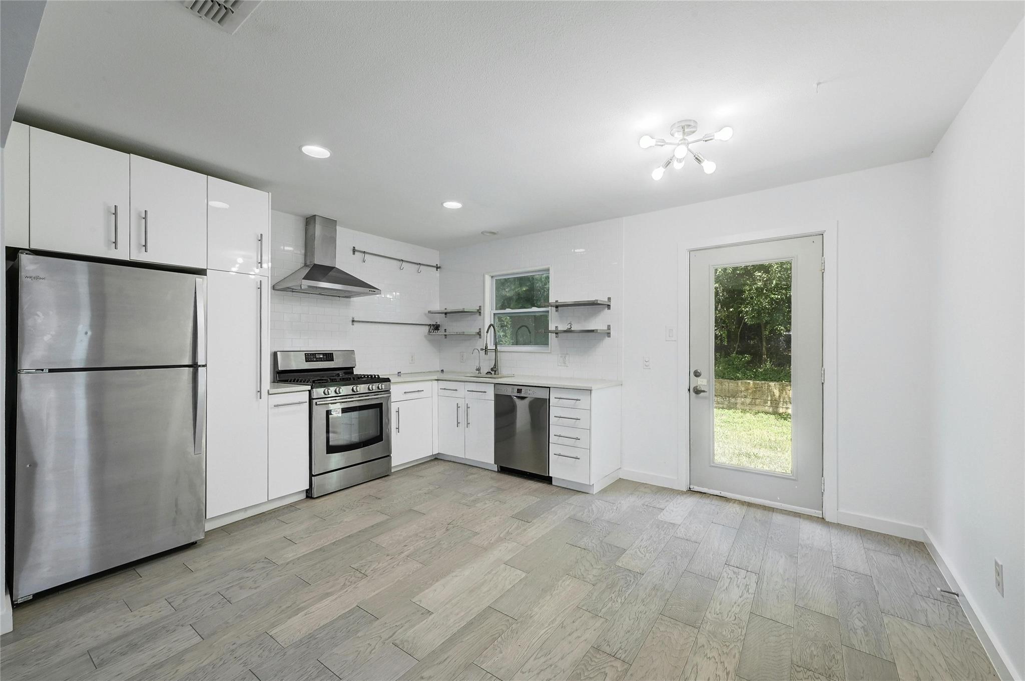 1406 N Redondo Dr, Austin, TX 78721