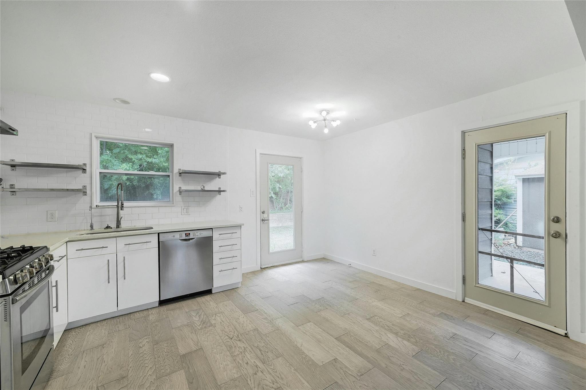 1406 N Redondo Dr, Austin, TX 78721