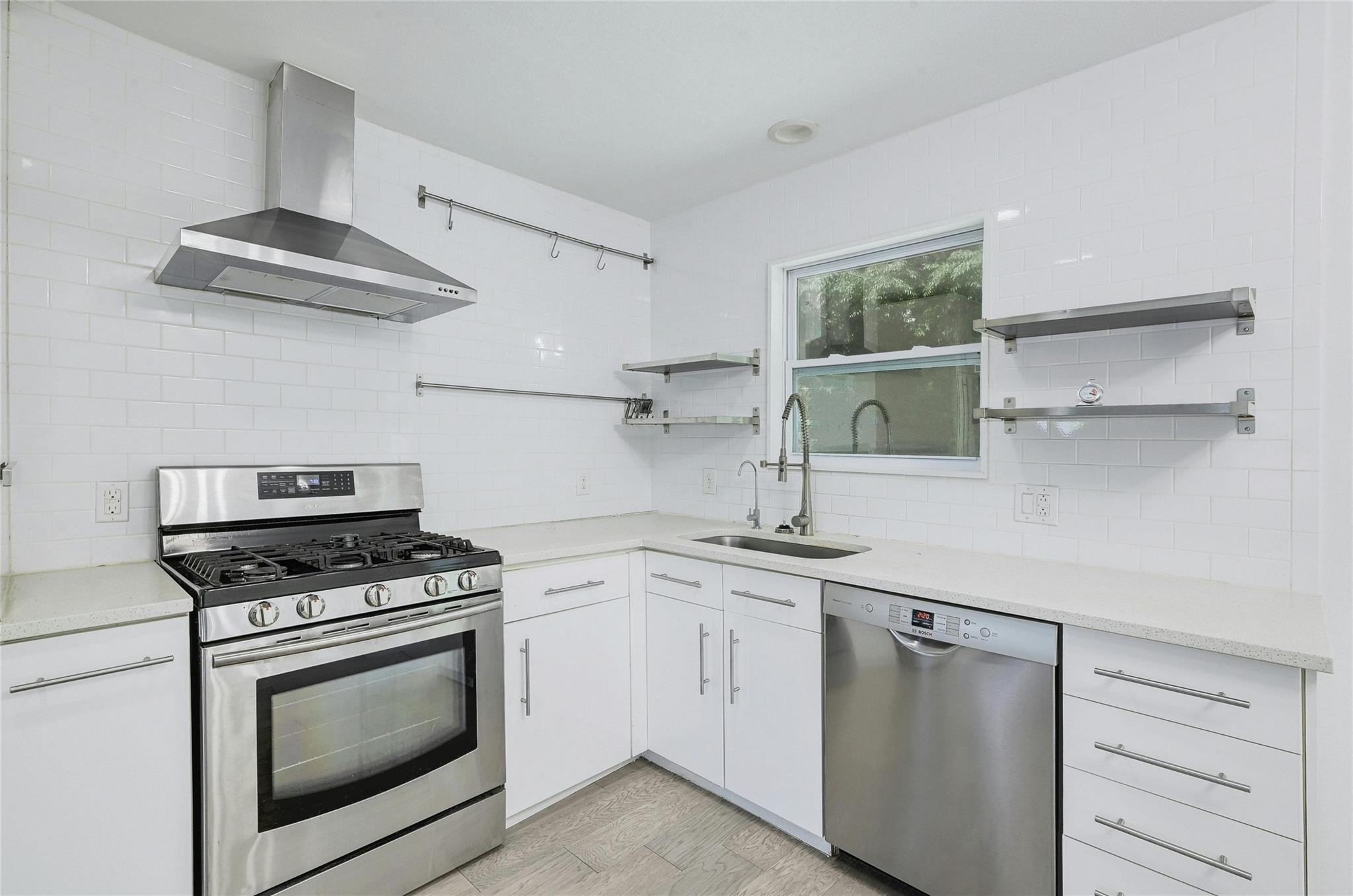 1406 N Redondo Dr, Austin, TX 78721