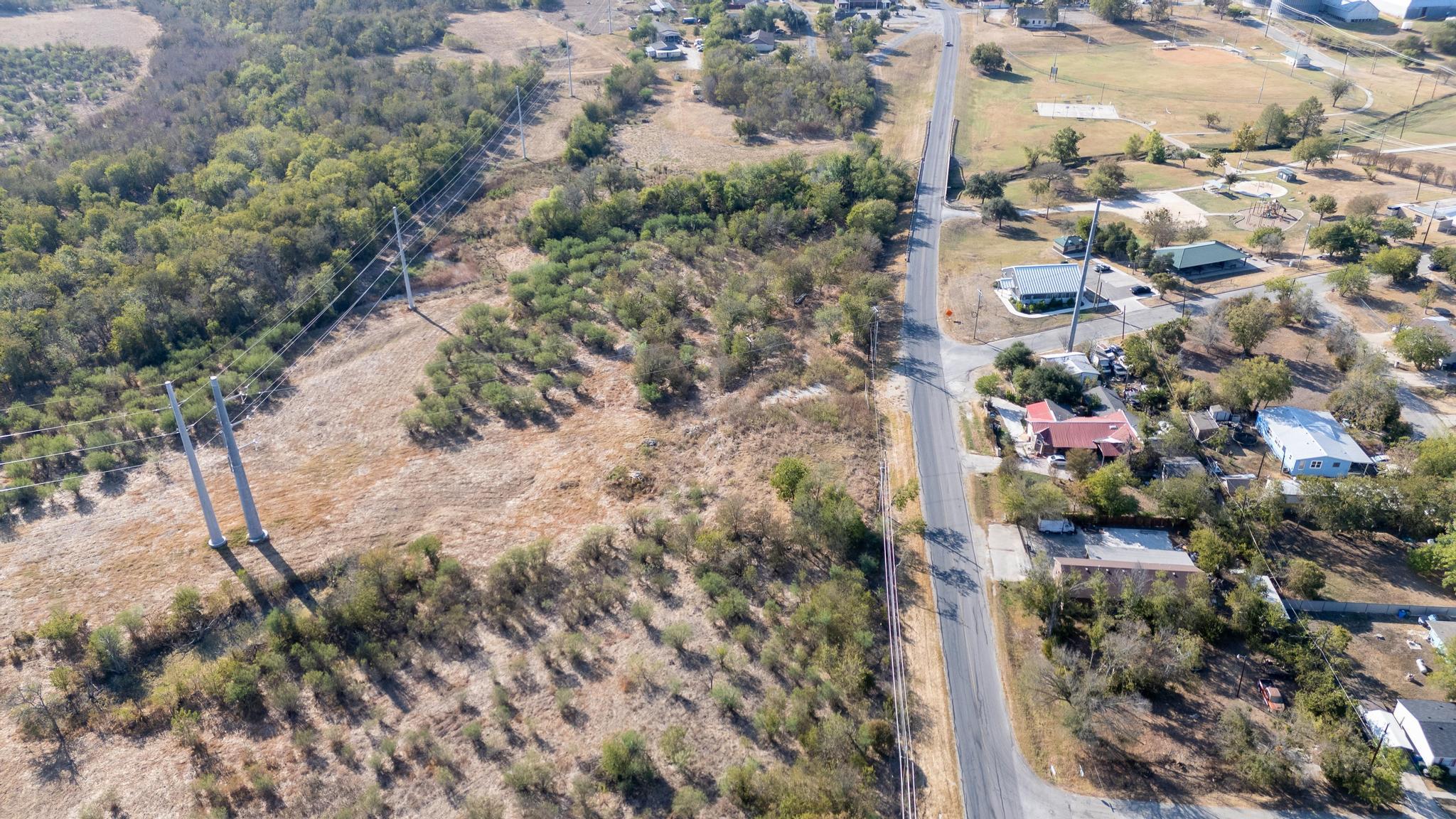 1104 E Martin Luther King Jr Blvd, Taylor, TX 76574