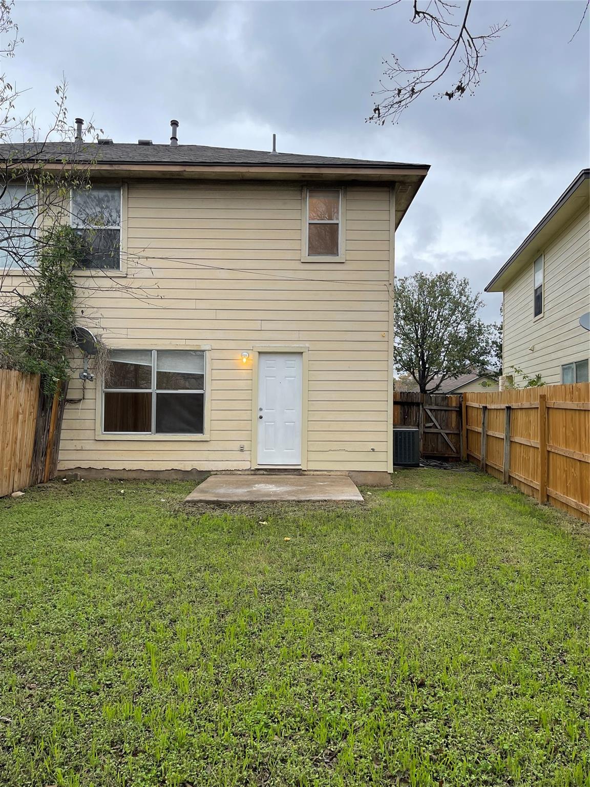 1013 Christopher St # A, Round Rock, TX 78681