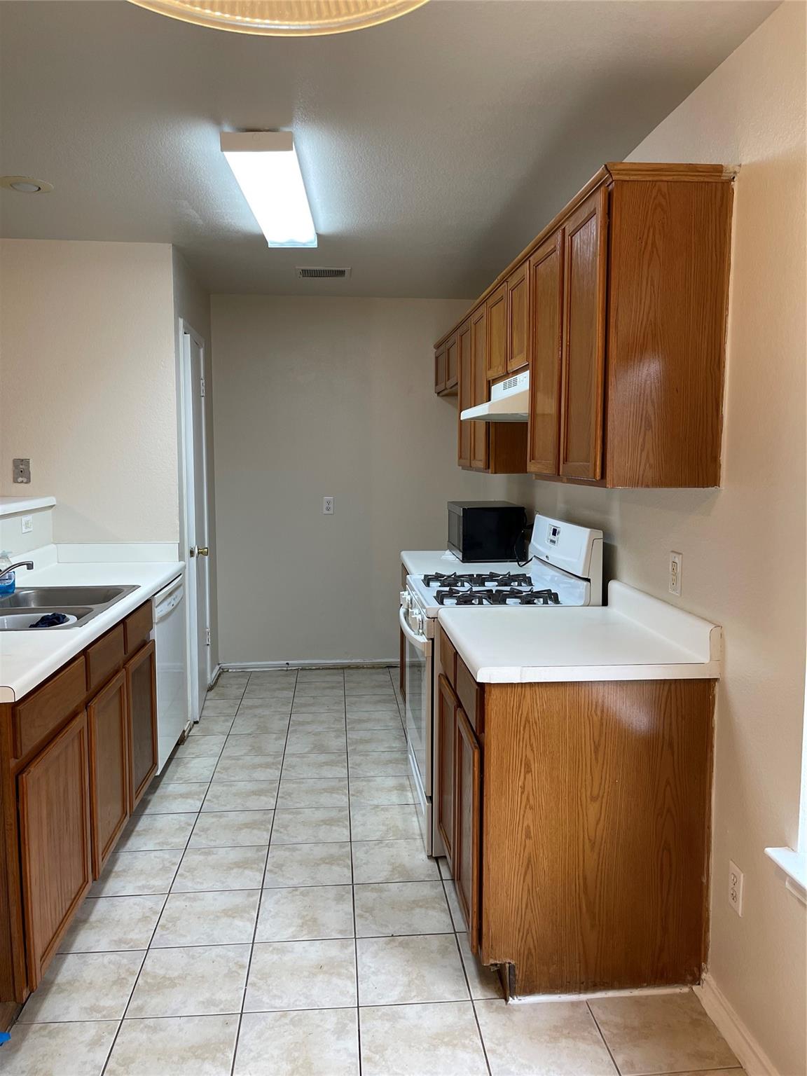 1013 Christopher St # A, Round Rock, TX 78681