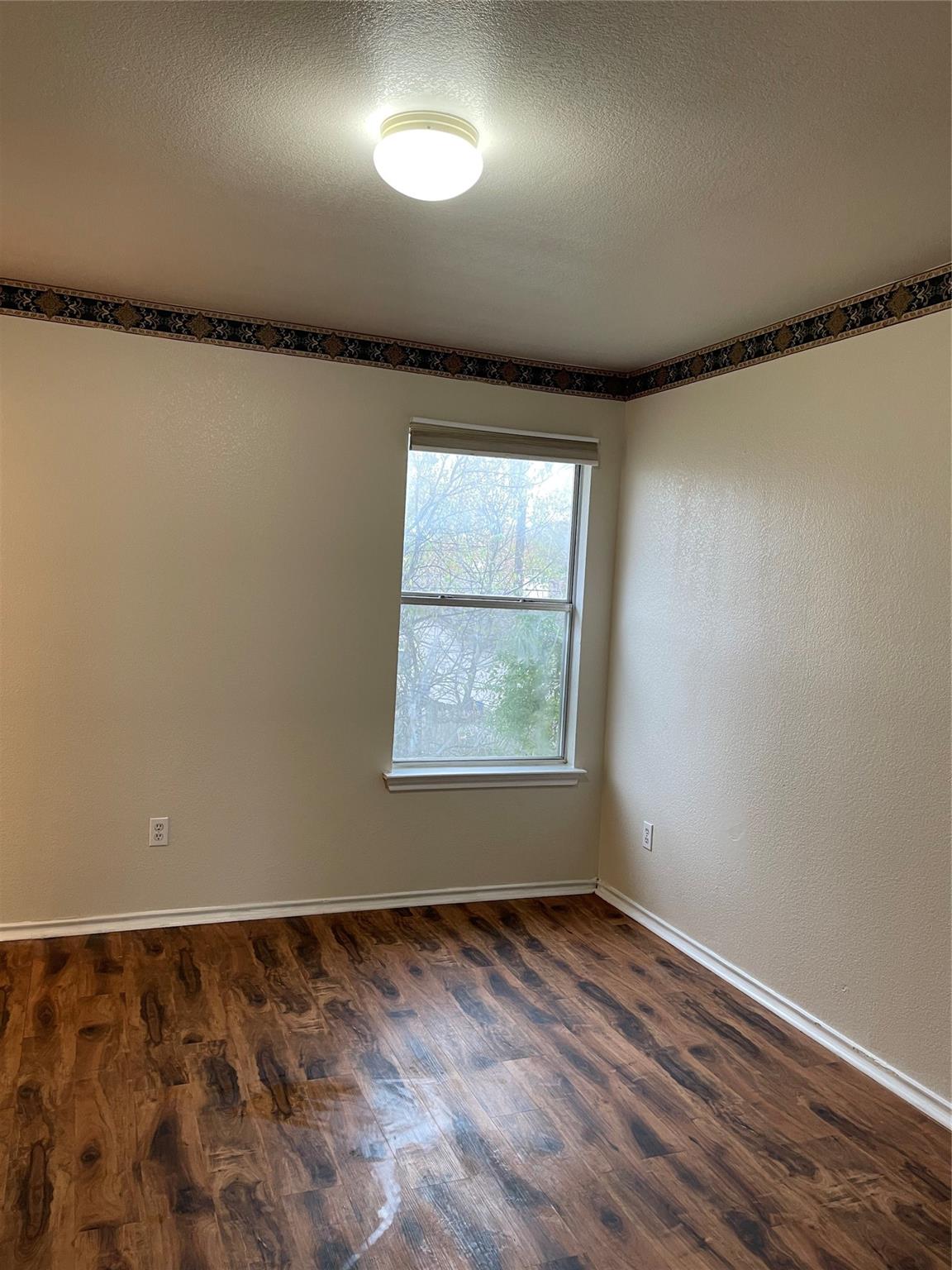 1013 Christopher St # A, Round Rock, TX 78681