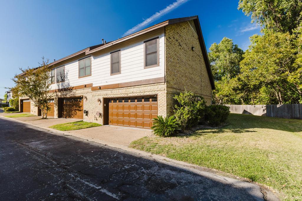 10819 Crown Colony Dr # 40, Austin, TX 78747