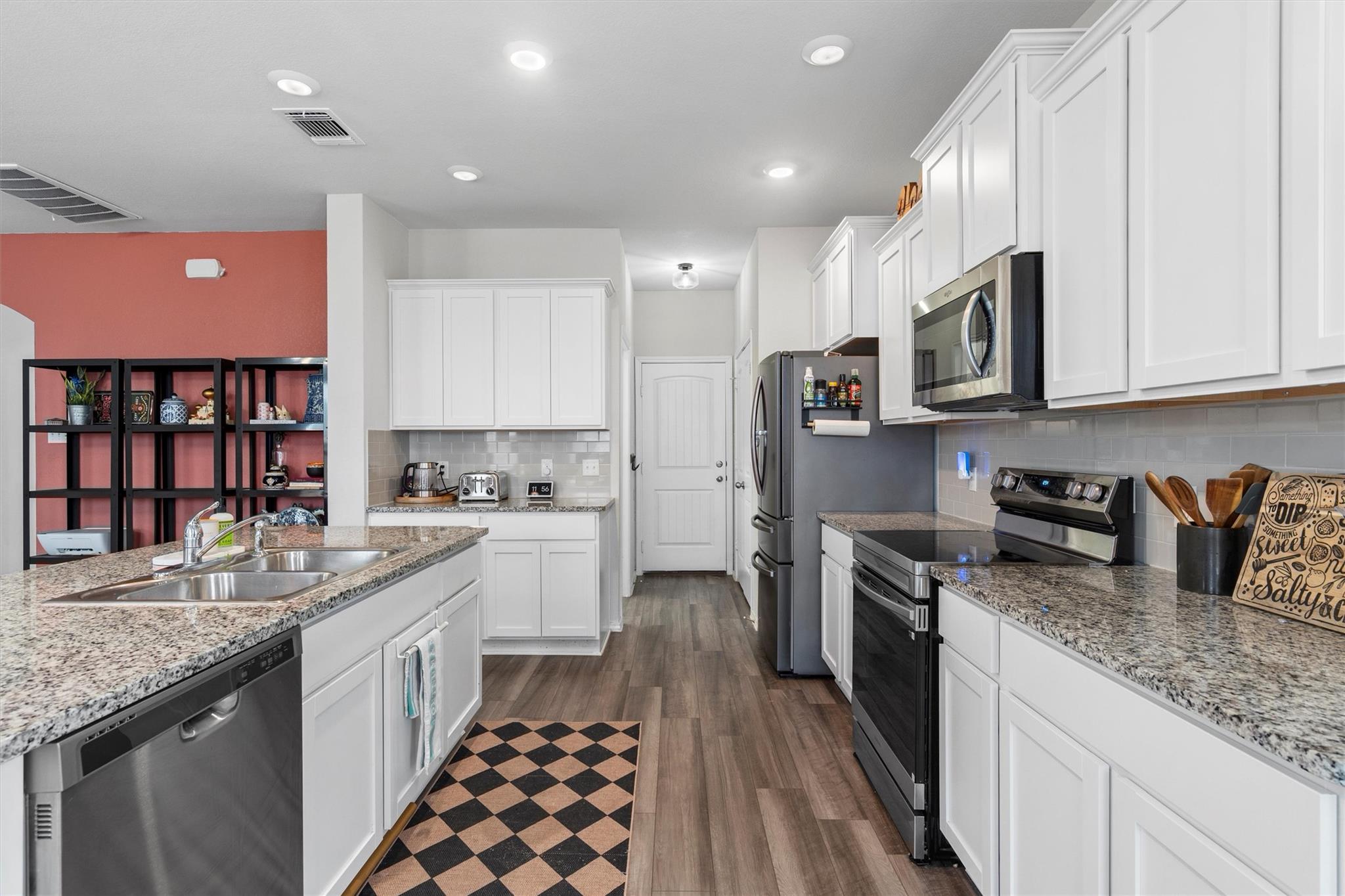 132 Nathaniel Dr, Taylor, TX 76574