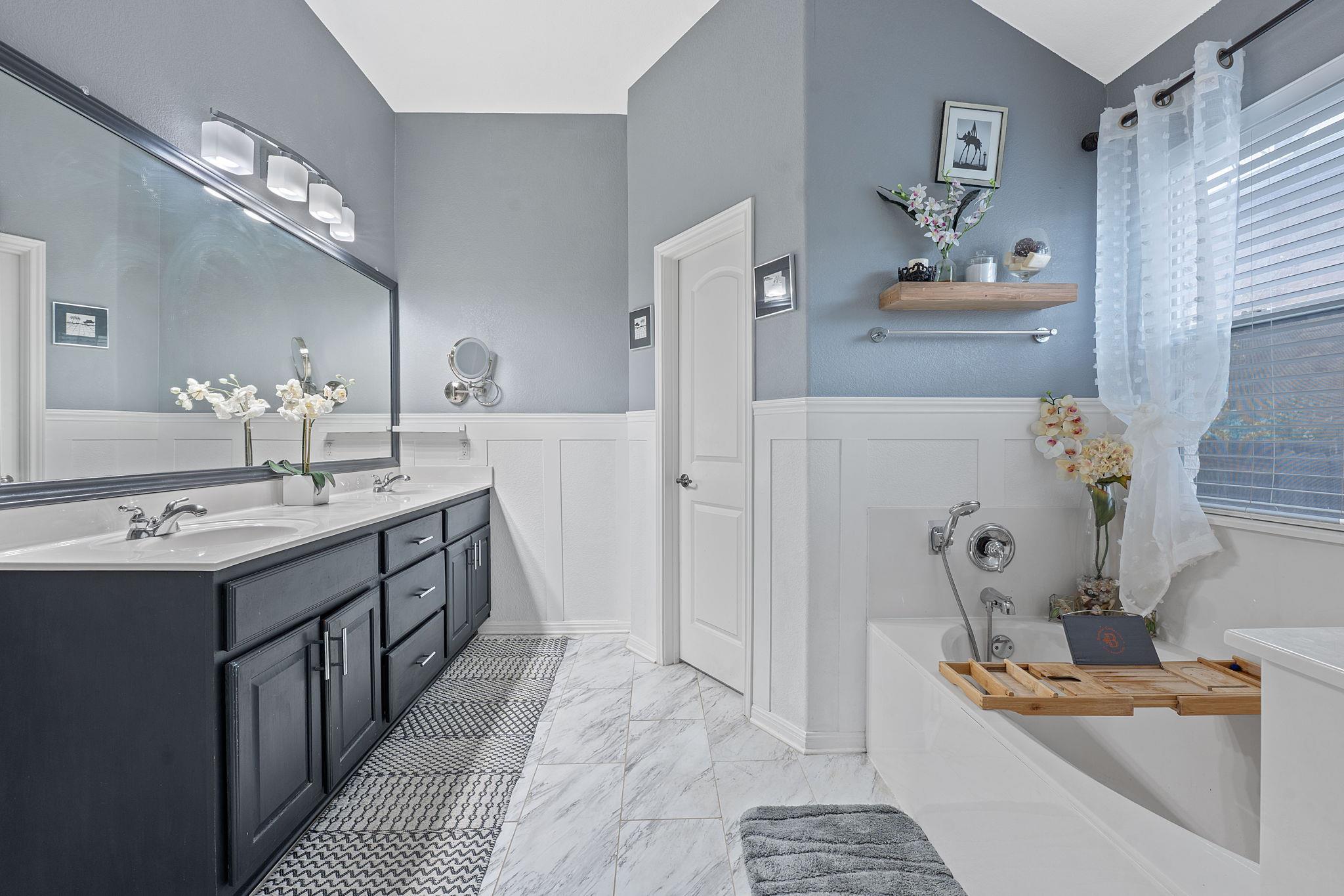 150 Manchester Ln, Austin, TX 78737