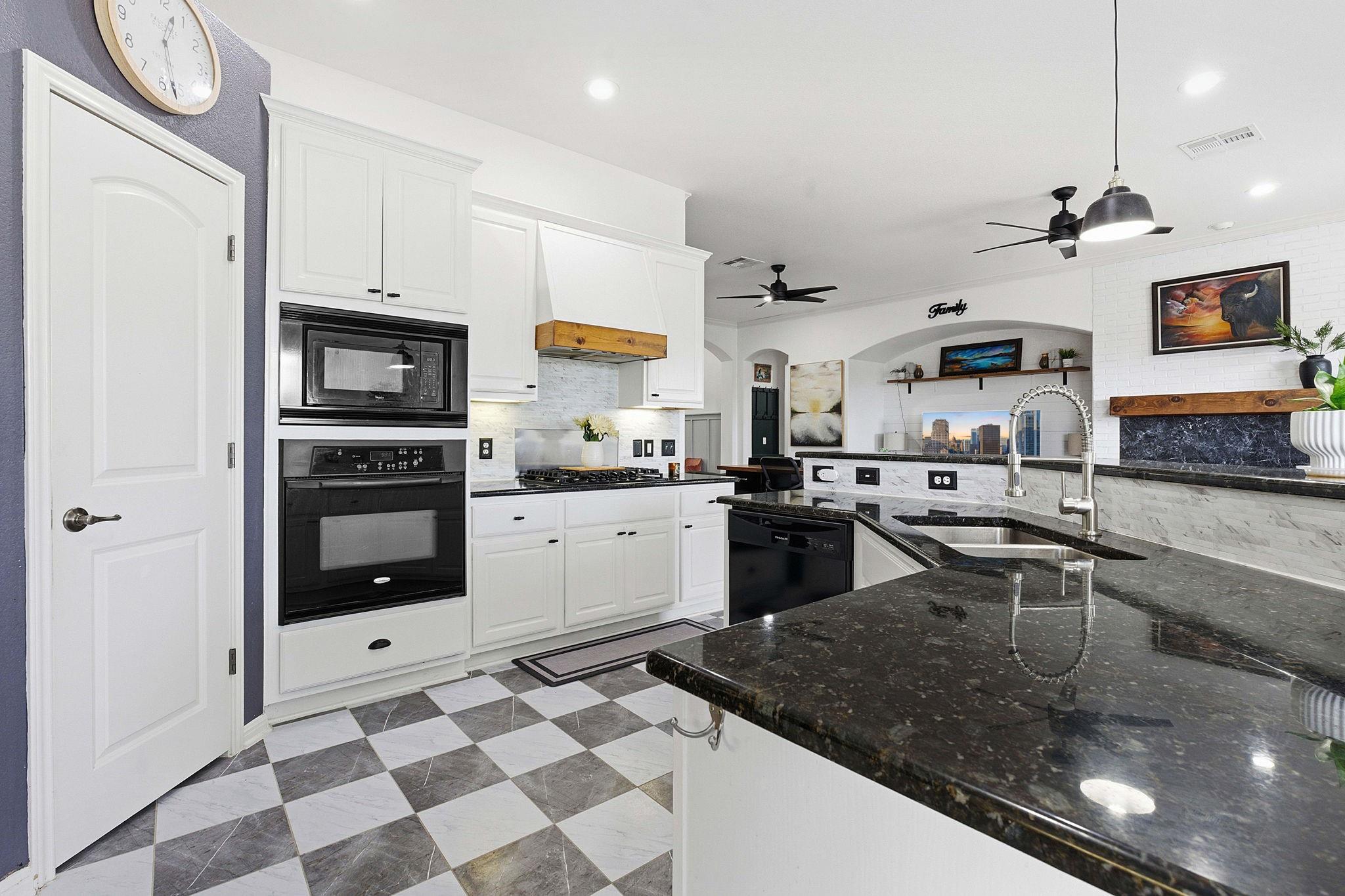 150 Manchester Ln, Austin, TX 78737