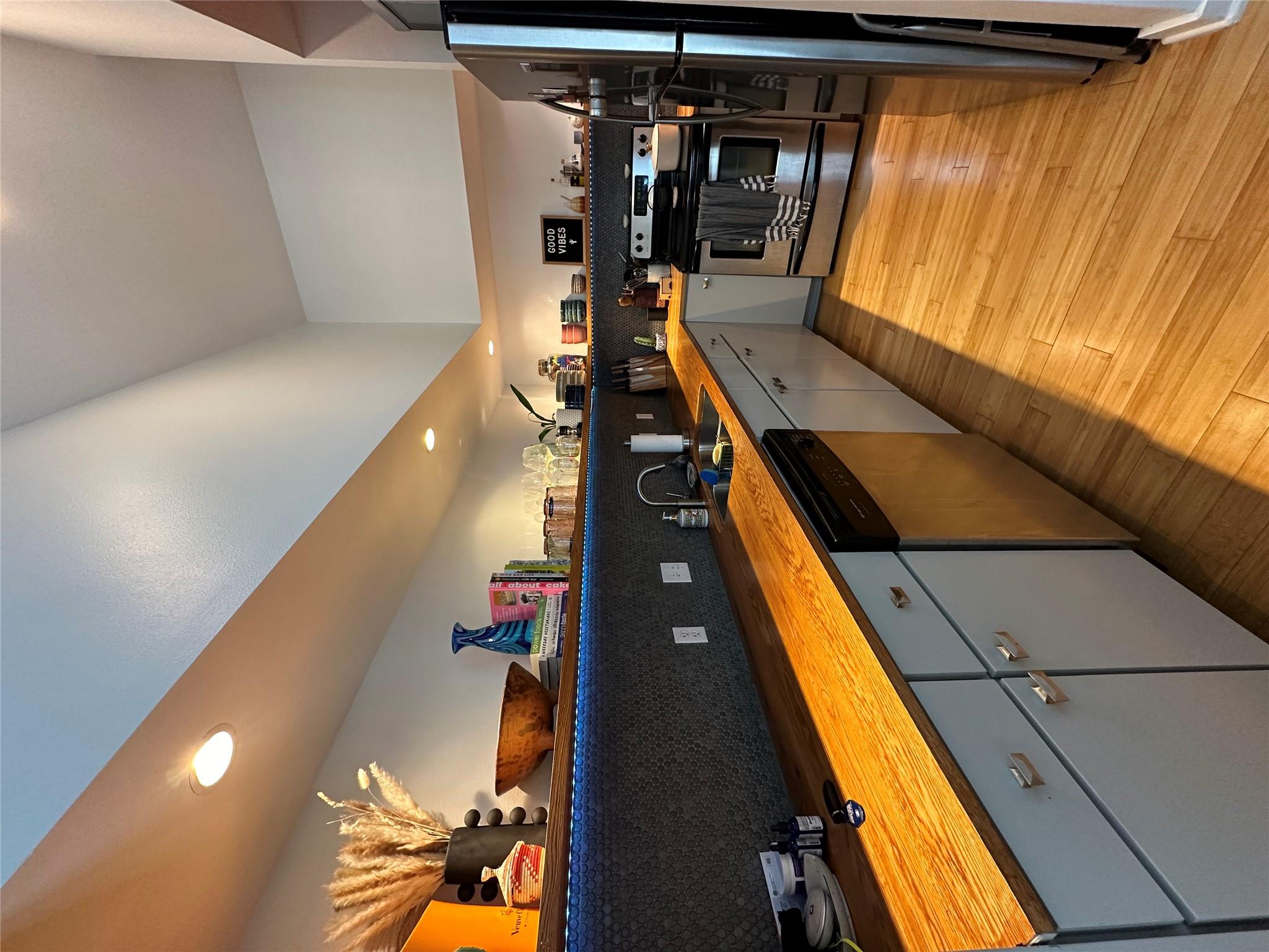 2200 Dickson Dr # 216, Austin, TX 78704