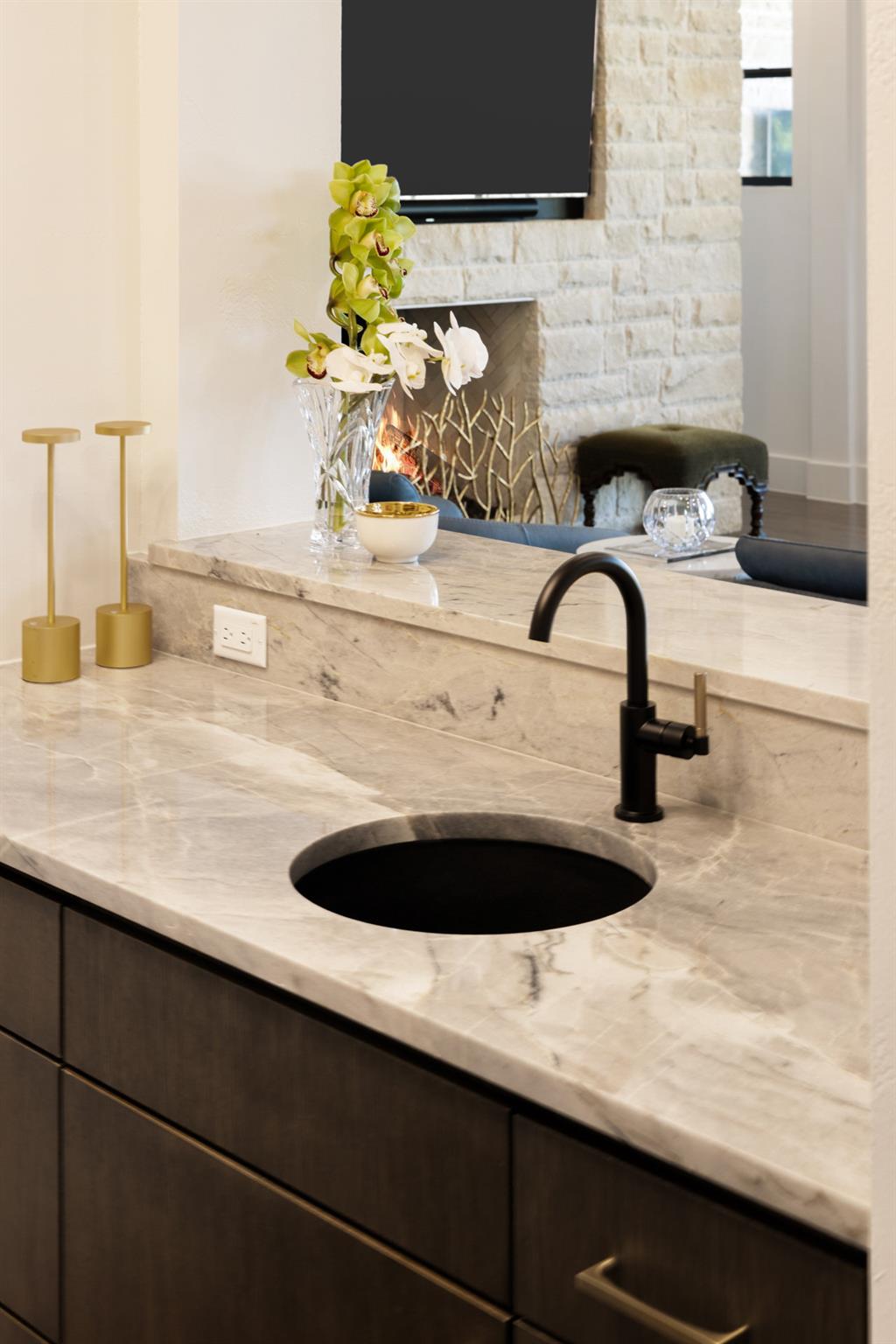 8408 CARRANZO Dr, Austin, TX 78735