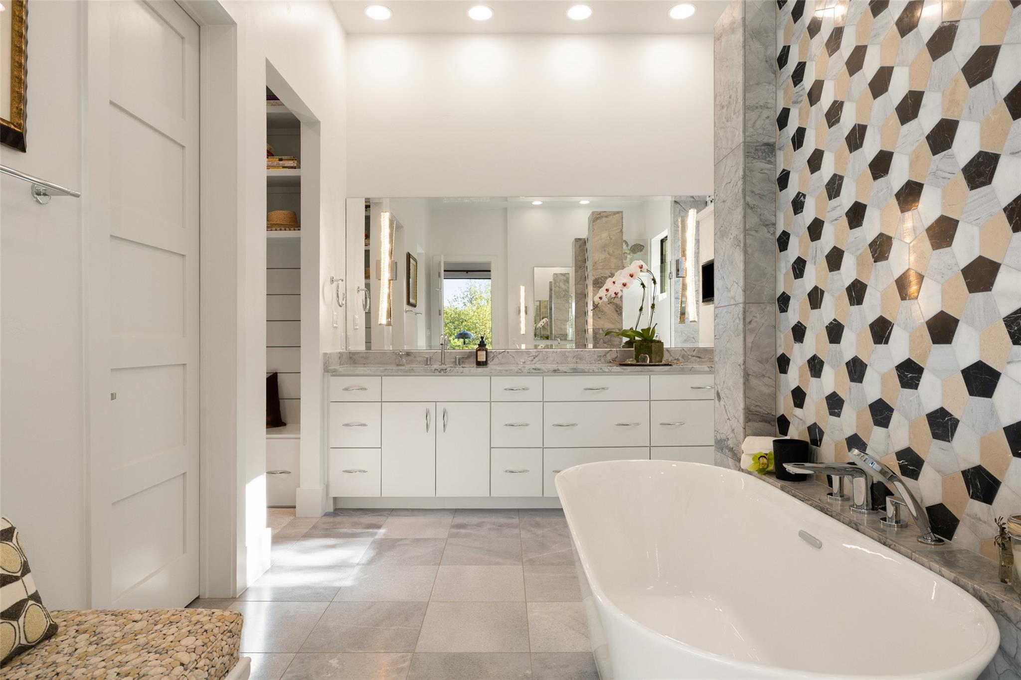 8408 CARRANZO Dr, Austin, TX 78735