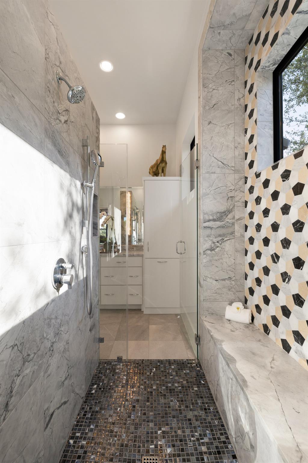 8408 CARRANZO Dr, Austin, TX 78735