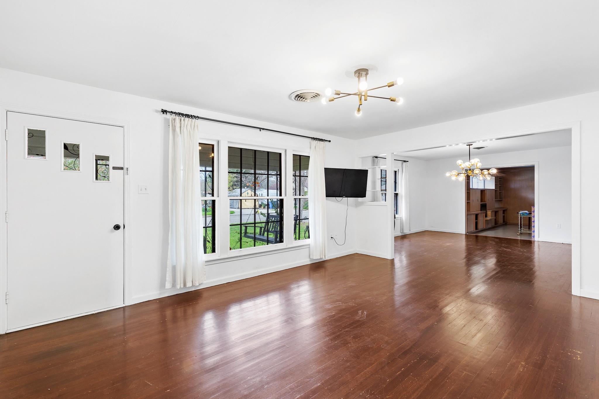 803 Peach St, Seguin, TX 78155