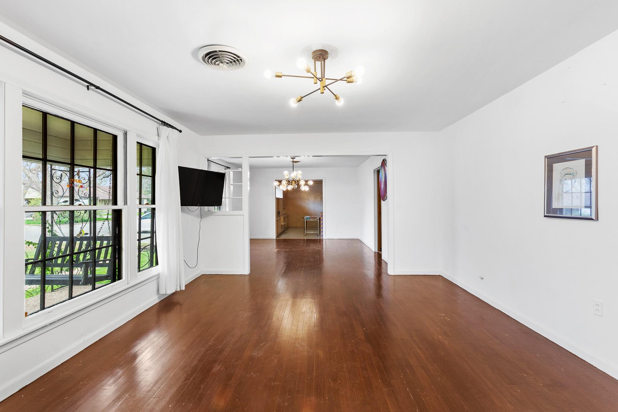 803 Peach St, Seguin, TX 78155