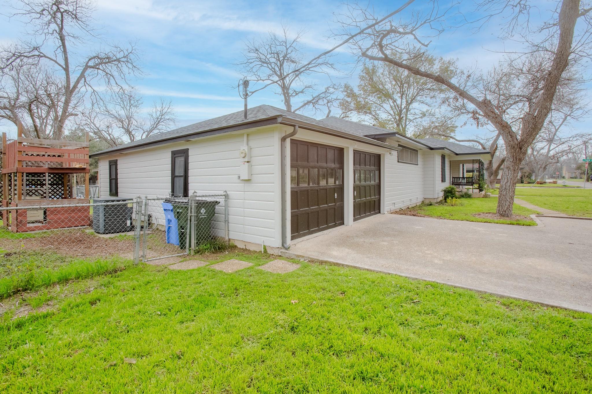 803 Peach St, Seguin, TX 78155