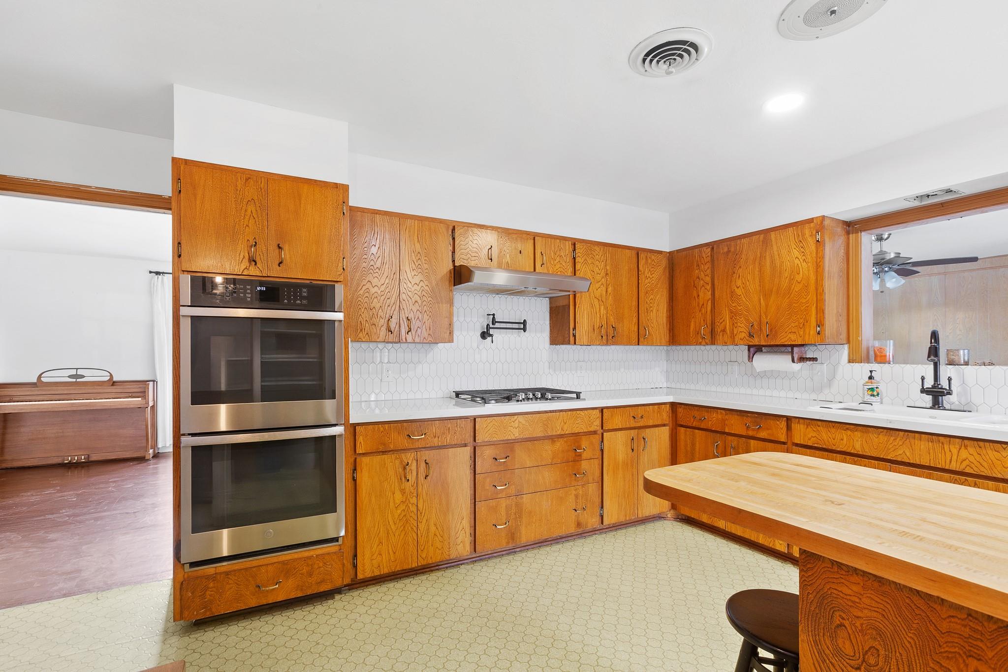 803 Peach St, Seguin, TX 78155