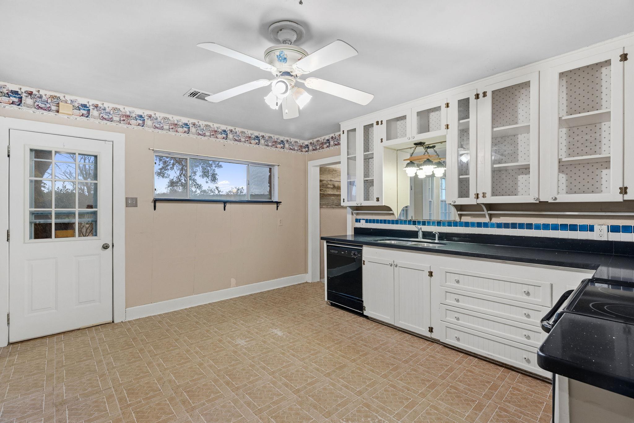 3217 32, San Marcos, TX 78666