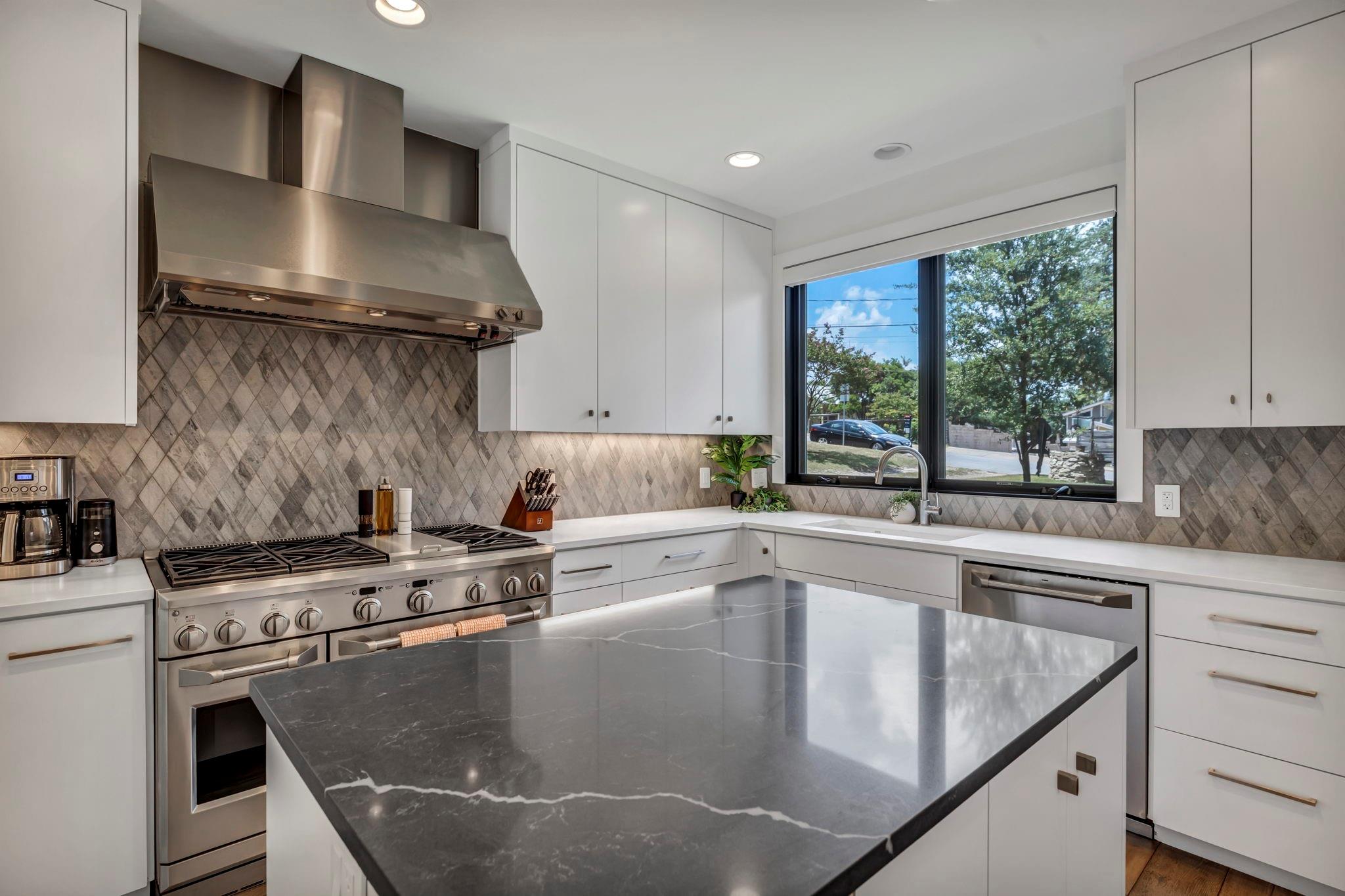 613 Terrell Hill Dr, Austin, TX 78704