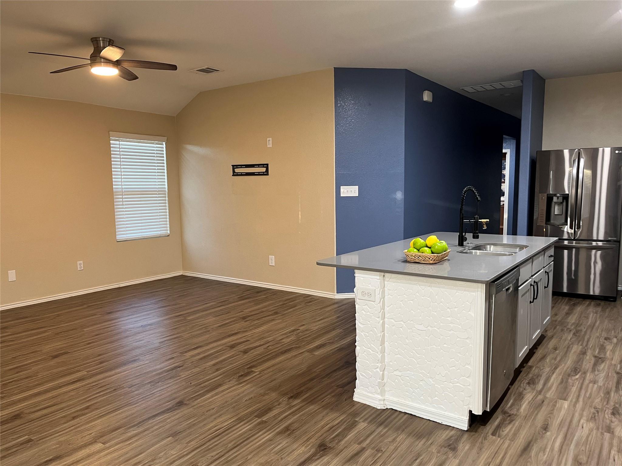 104 Granville Ct, Jarrell, TX 76537