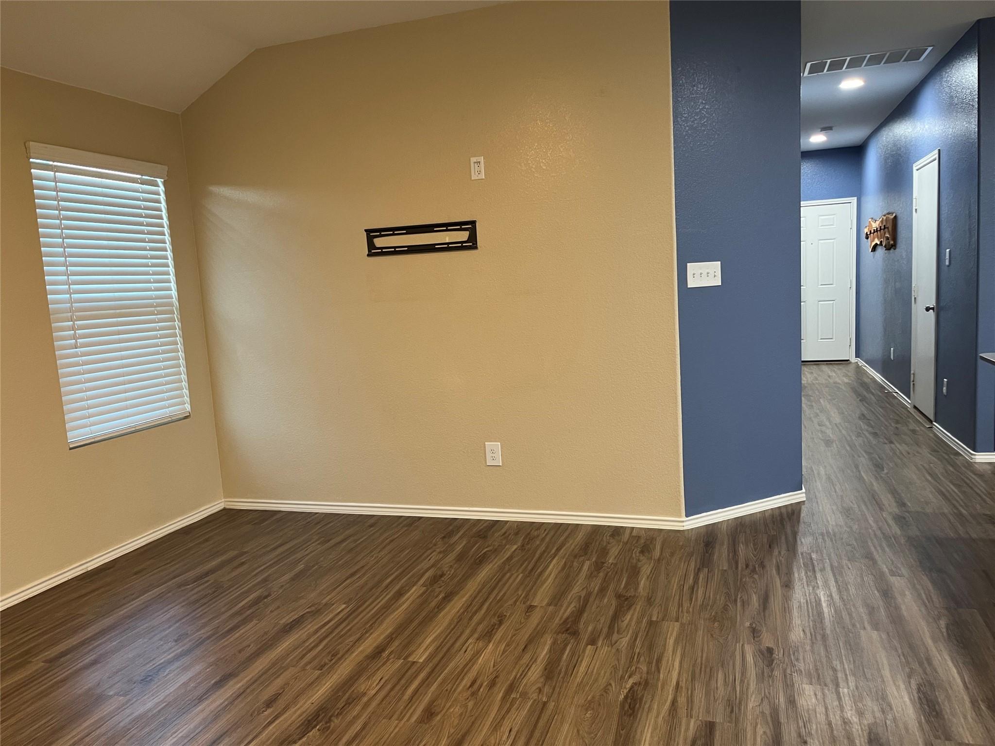 104 Granville Ct, Jarrell, TX 76537