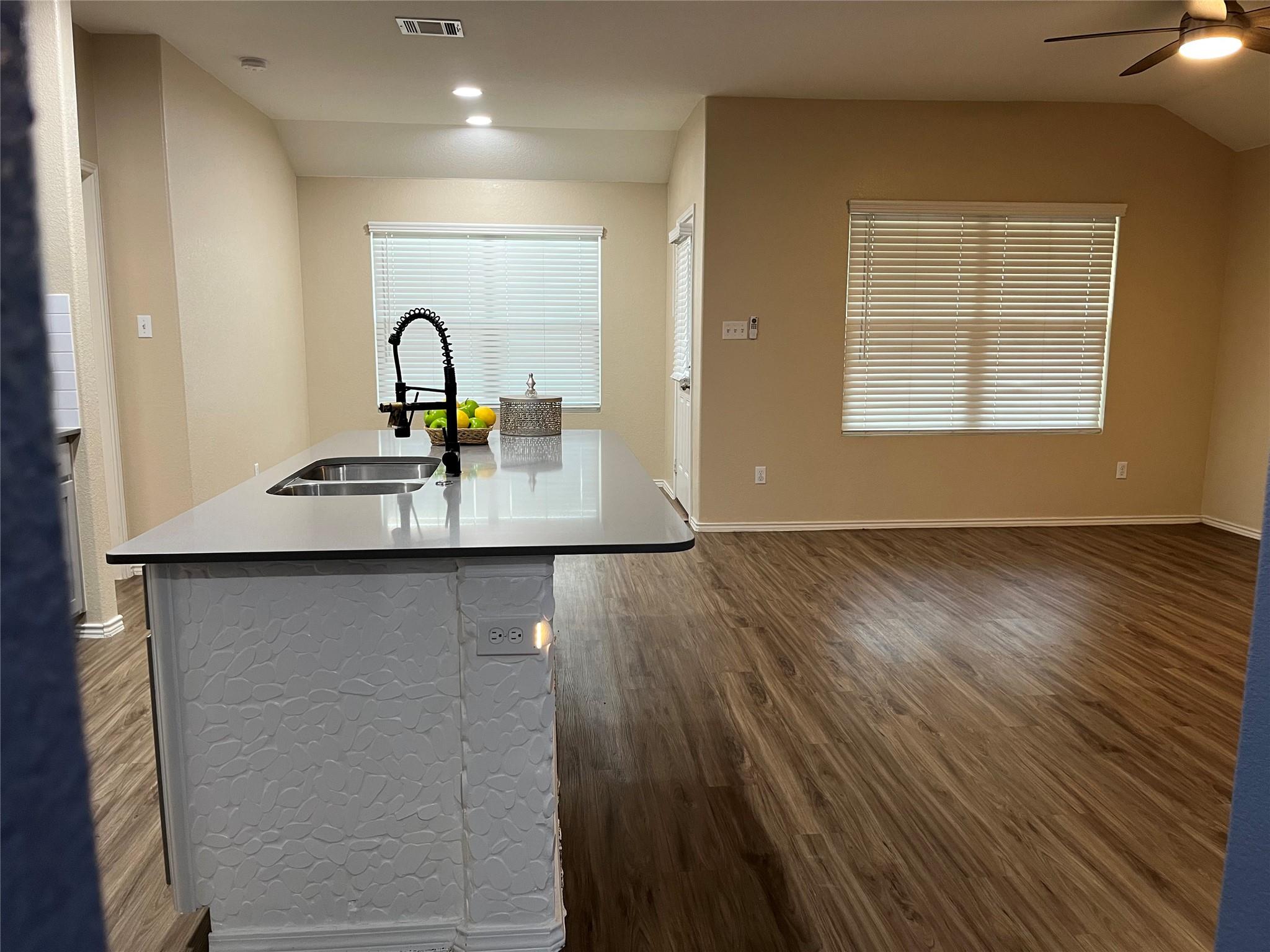 104 Granville Ct, Jarrell, TX 76537