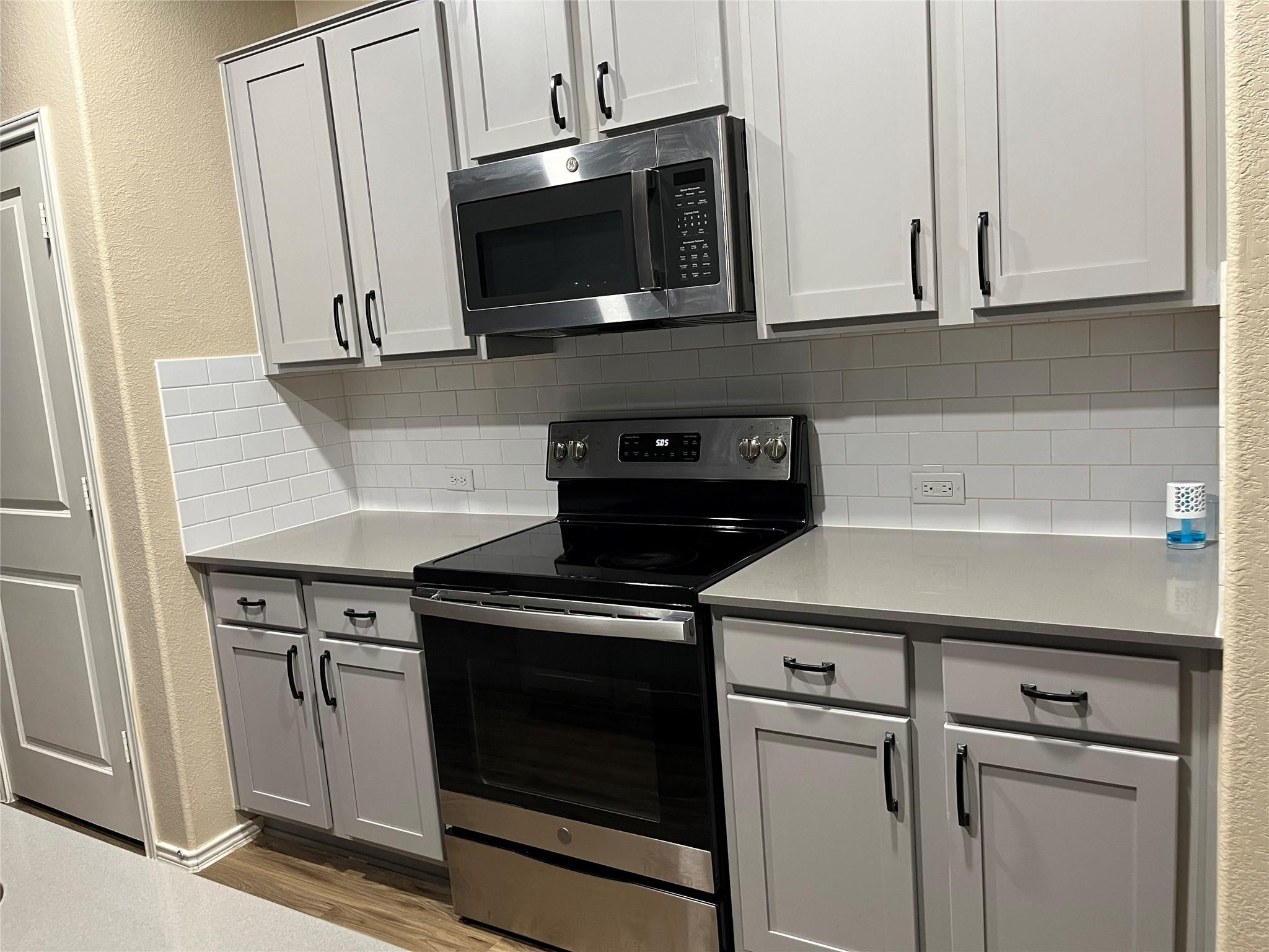 104 Granville Ct, Jarrell, TX 76537