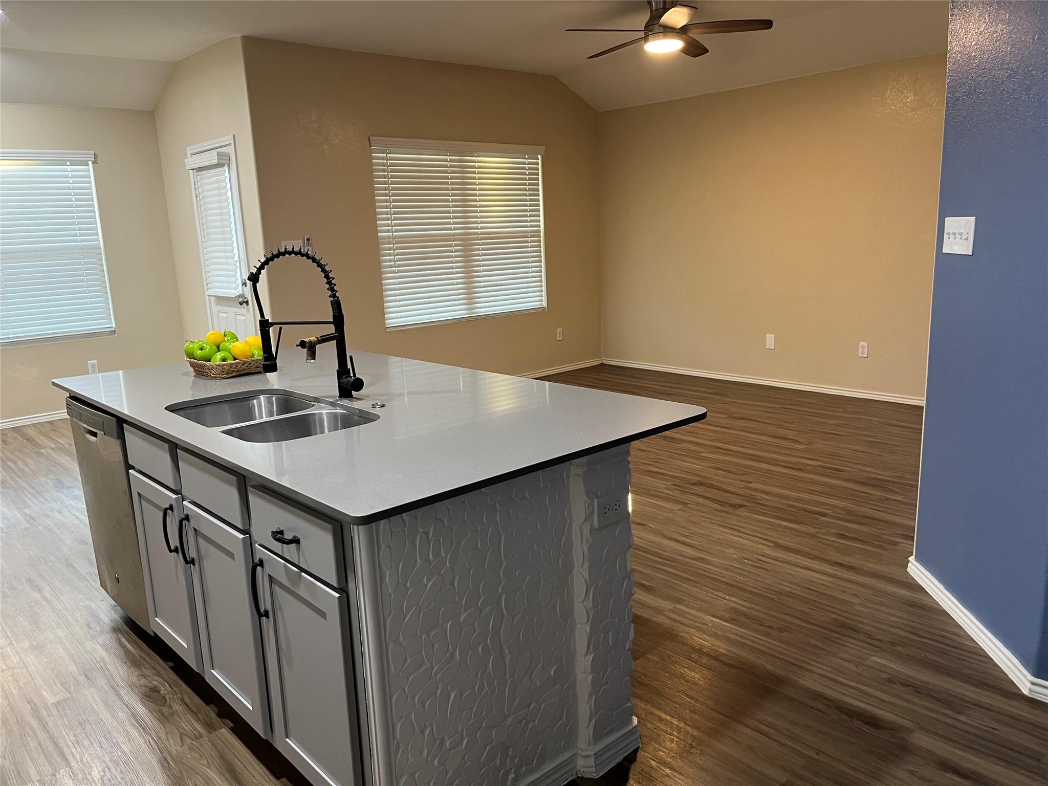 104 Granville Ct, Jarrell, TX 76537