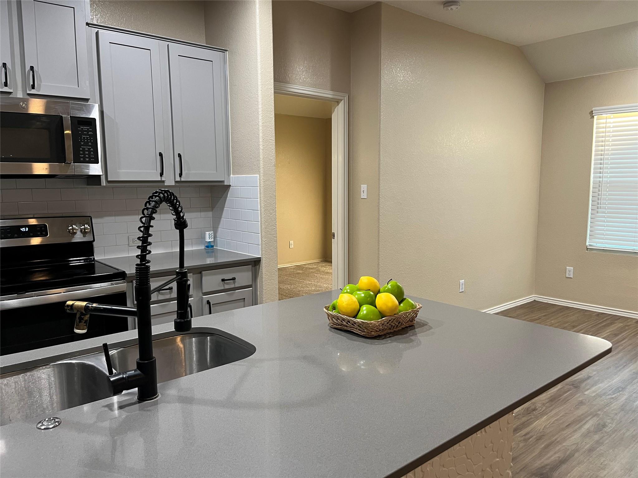 104 Granville Ct, Jarrell, TX 76537