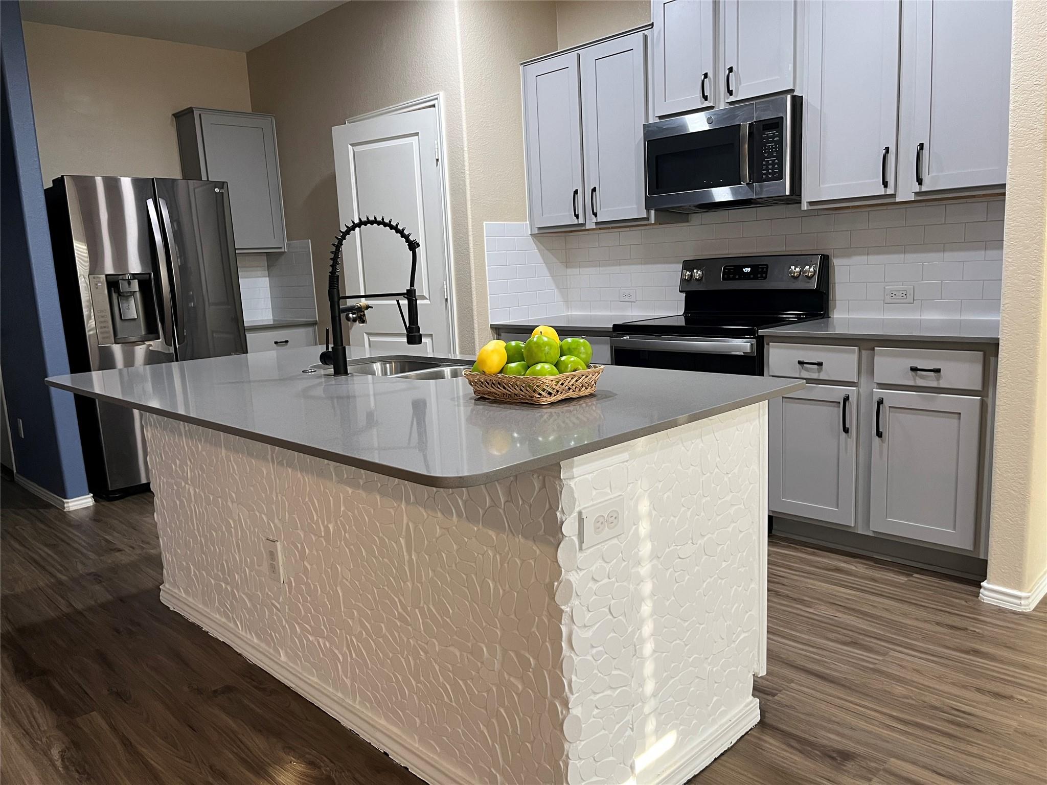 104 Granville Ct, Jarrell, TX 76537