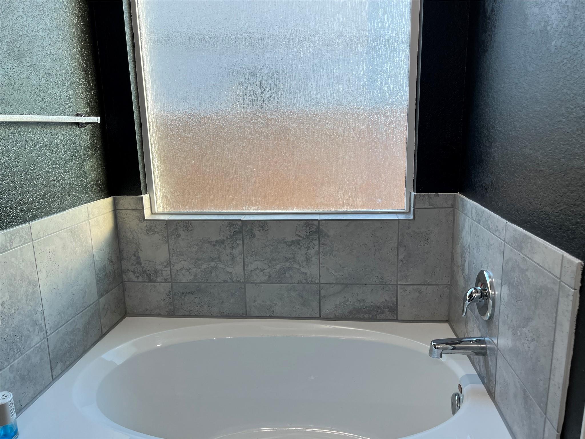 104 Granville Ct, Jarrell, TX 76537