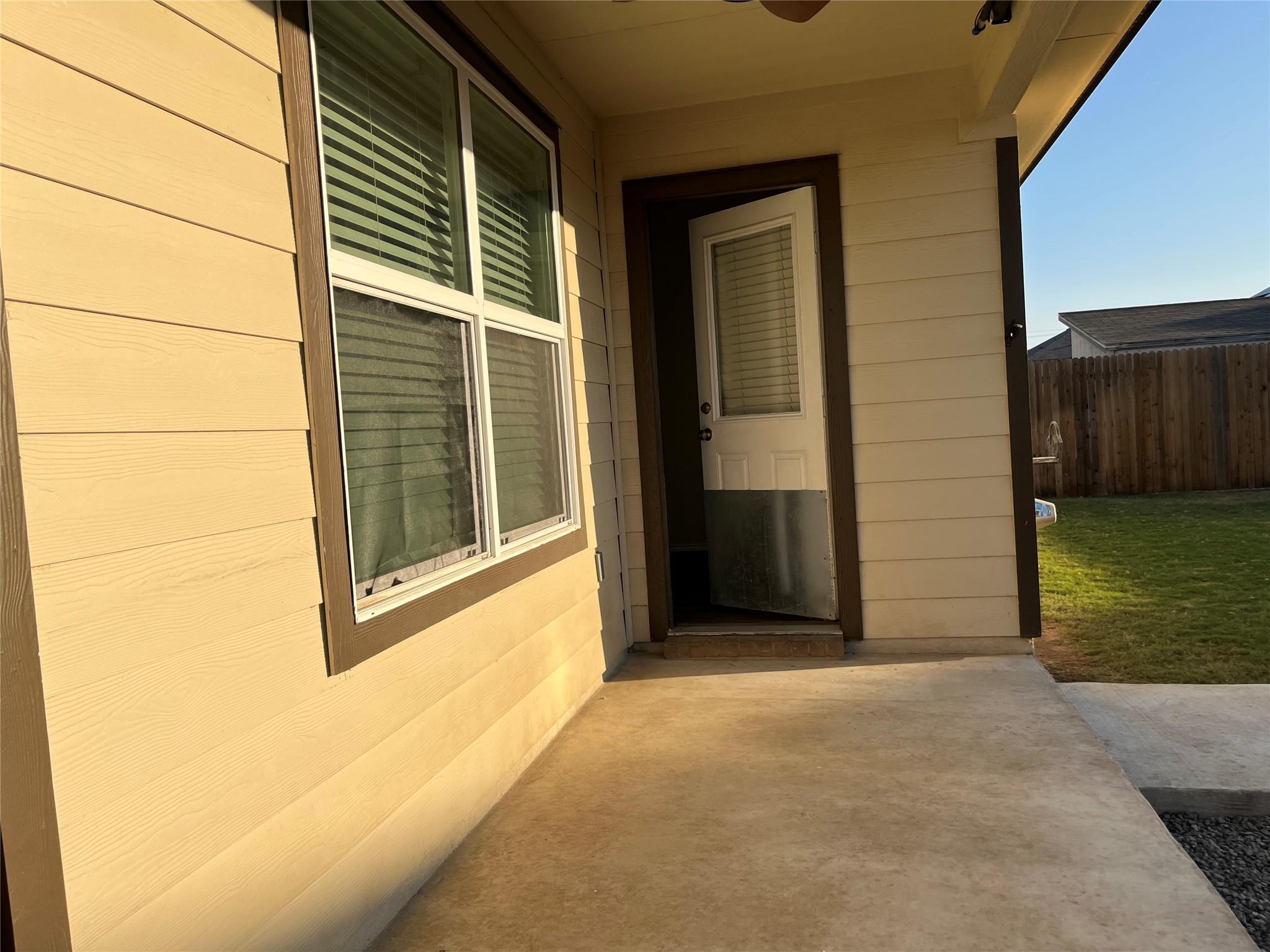 104 Granville Ct, Jarrell, TX 76537