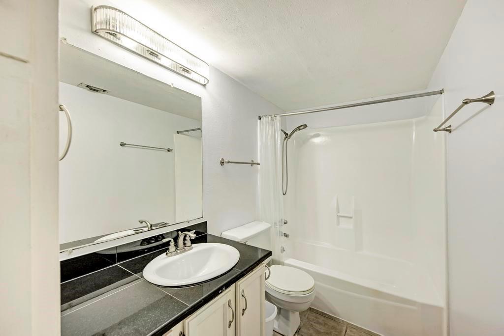 1000 W 26 St # 113, Austin, TX 78705